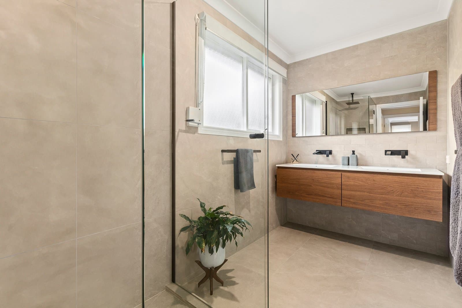8 Gloucester Road, Ashburton - Thumbnail 6