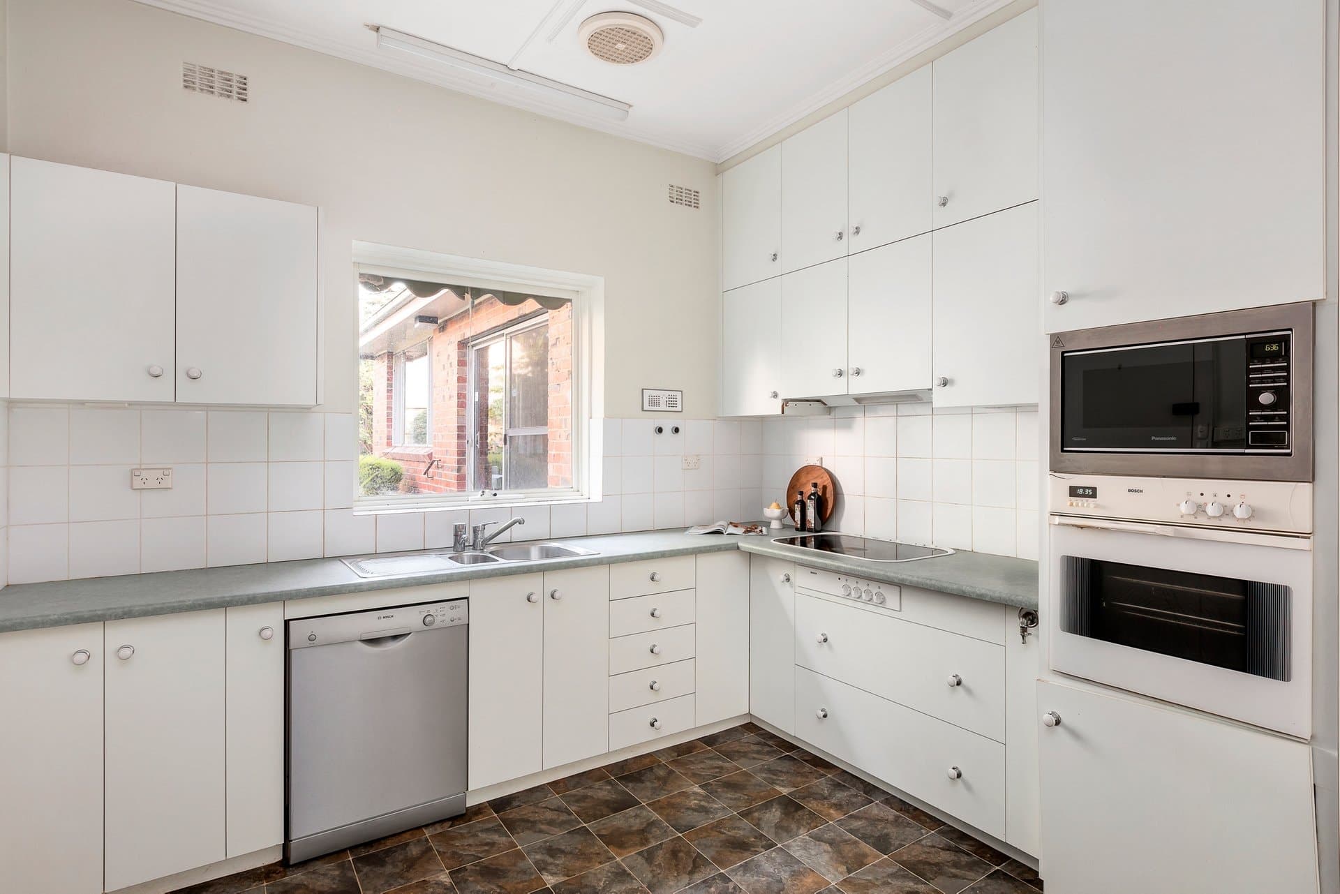 30 Rubens Grove, Canterbury - Thumbnail 4