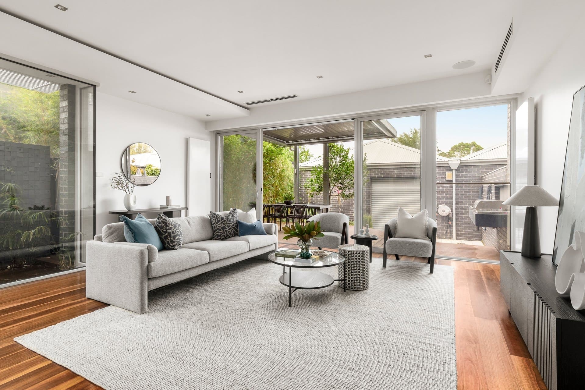 31 Invermay Grove, Hawthorn East - Thumbnail 2