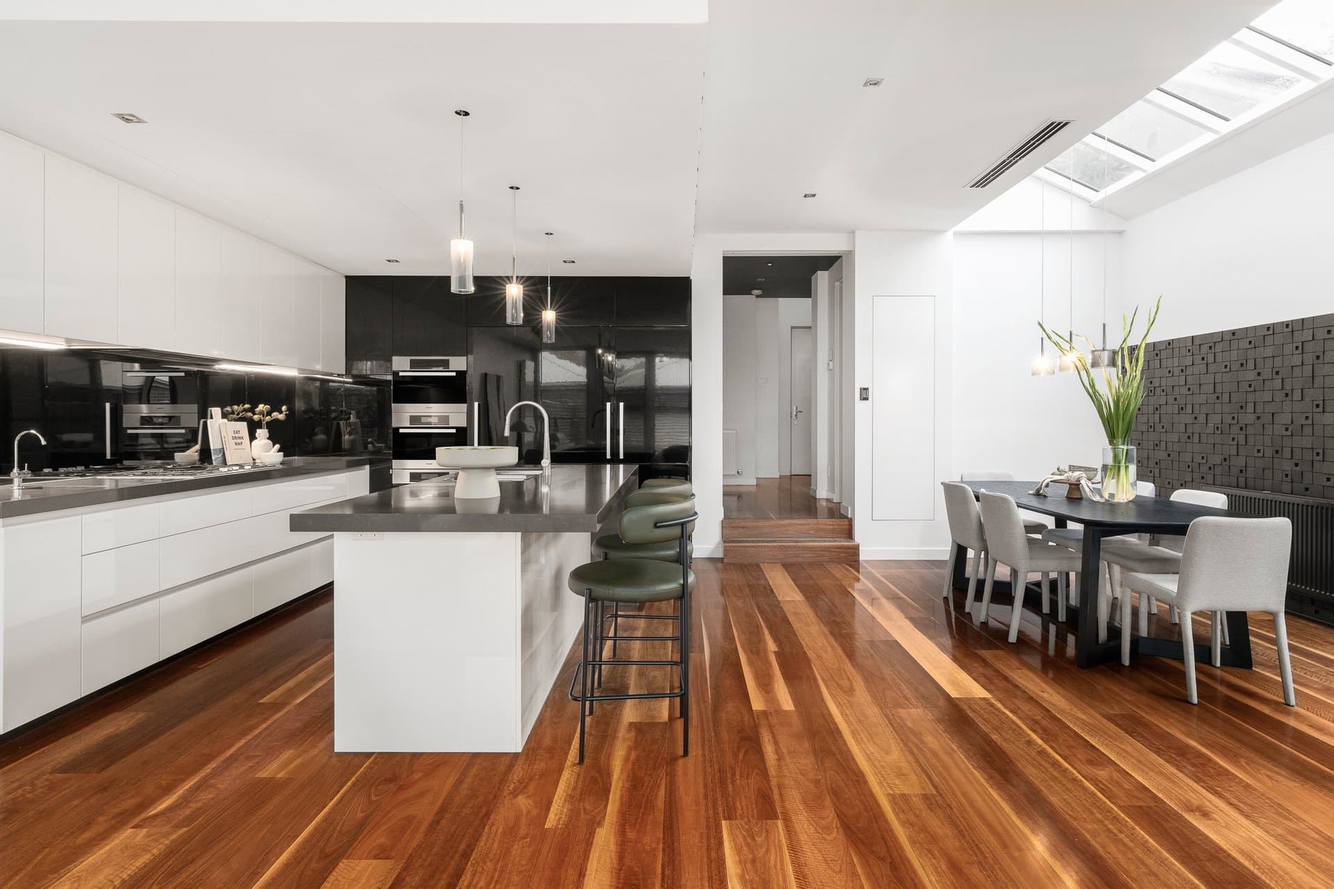31 Invermay Grove, Hawthorn East - Thumbnail 3