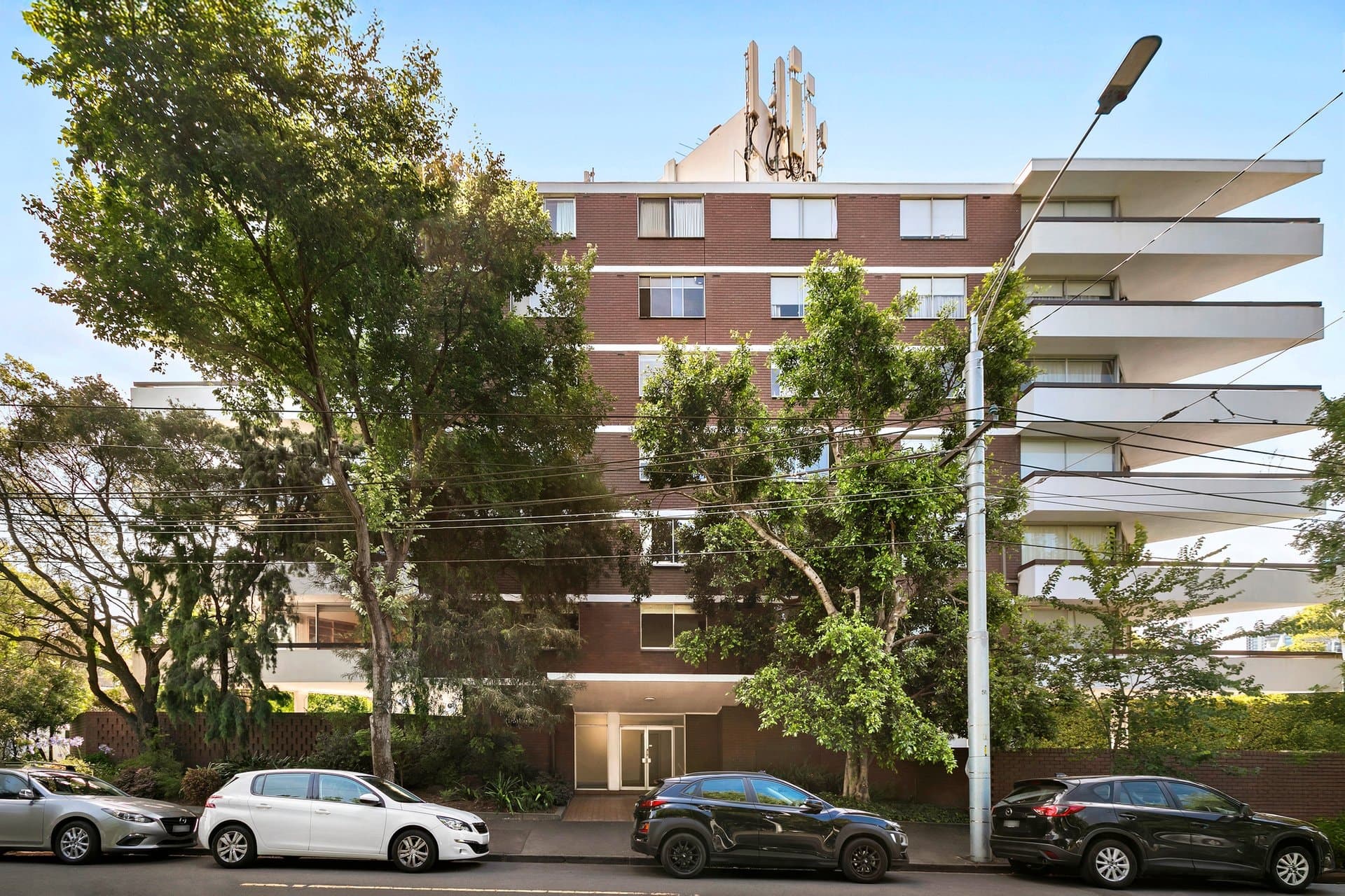 2/2-4 Heather Street, South Melbourne - Image 1