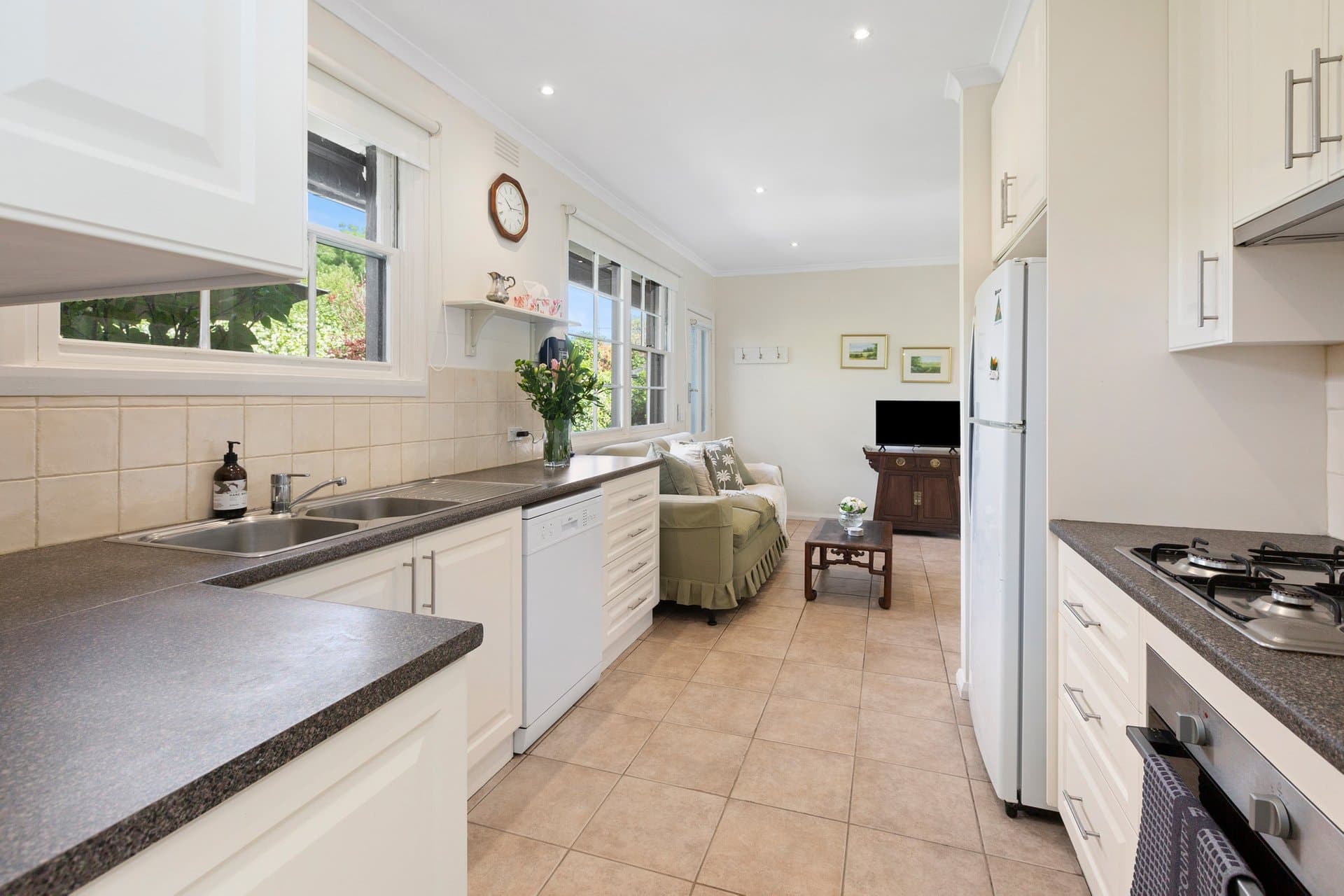 2/10 Coonara Avenue, Mount Eliza - Thumbnail 5