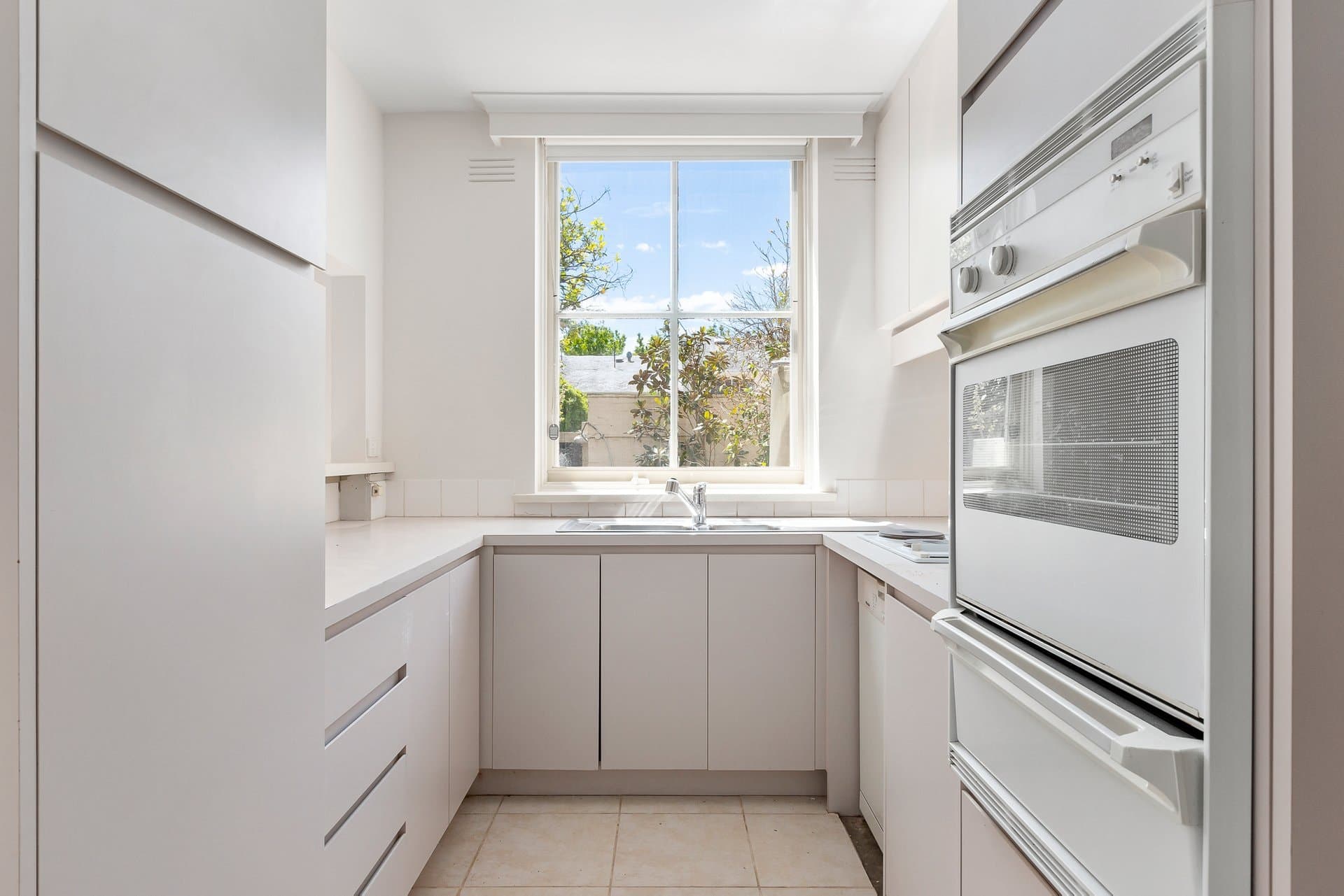 68 Albany Road, Toorak - Thumbnail 3
