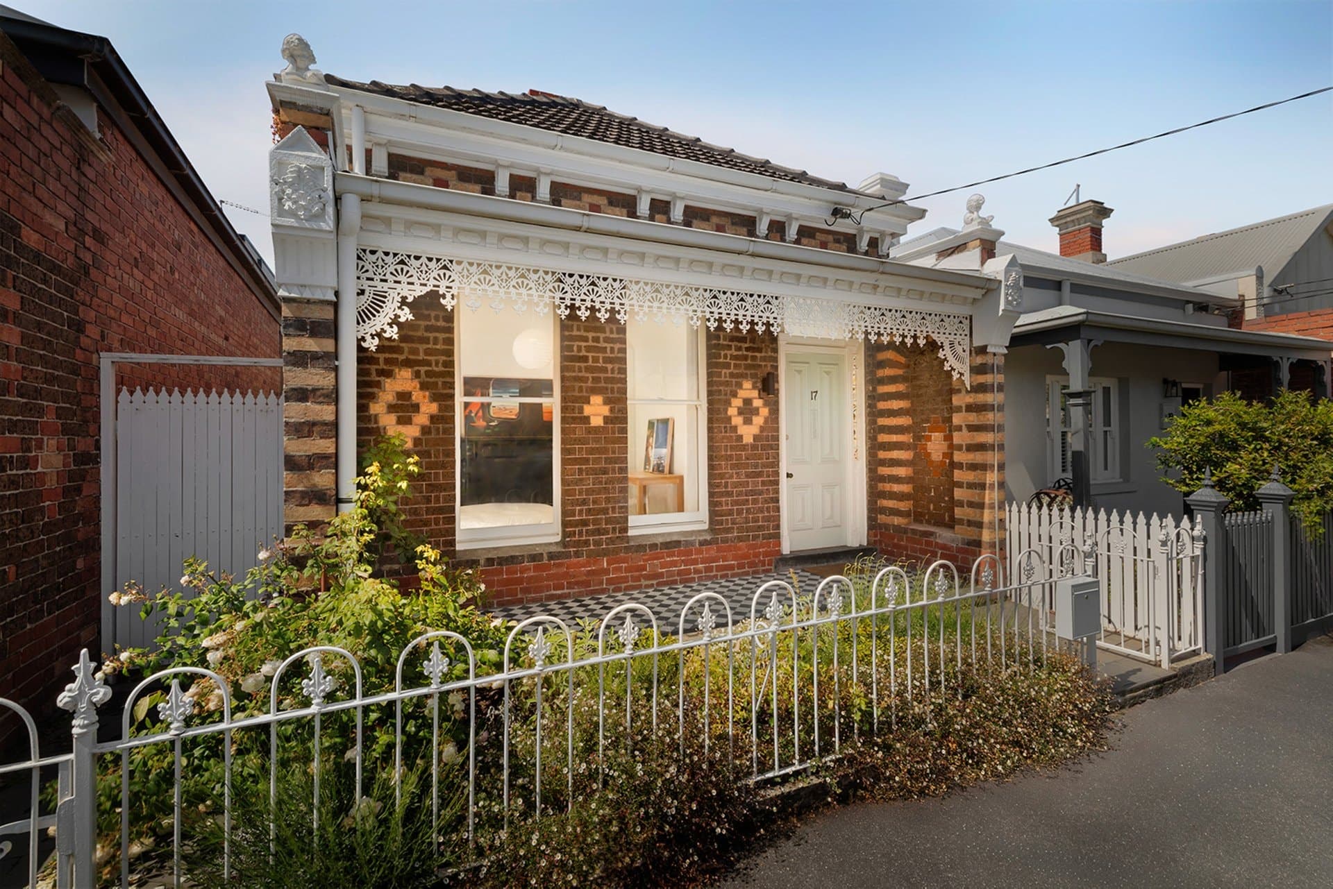 17 Dinsdale Street, Albert Park - Image 1