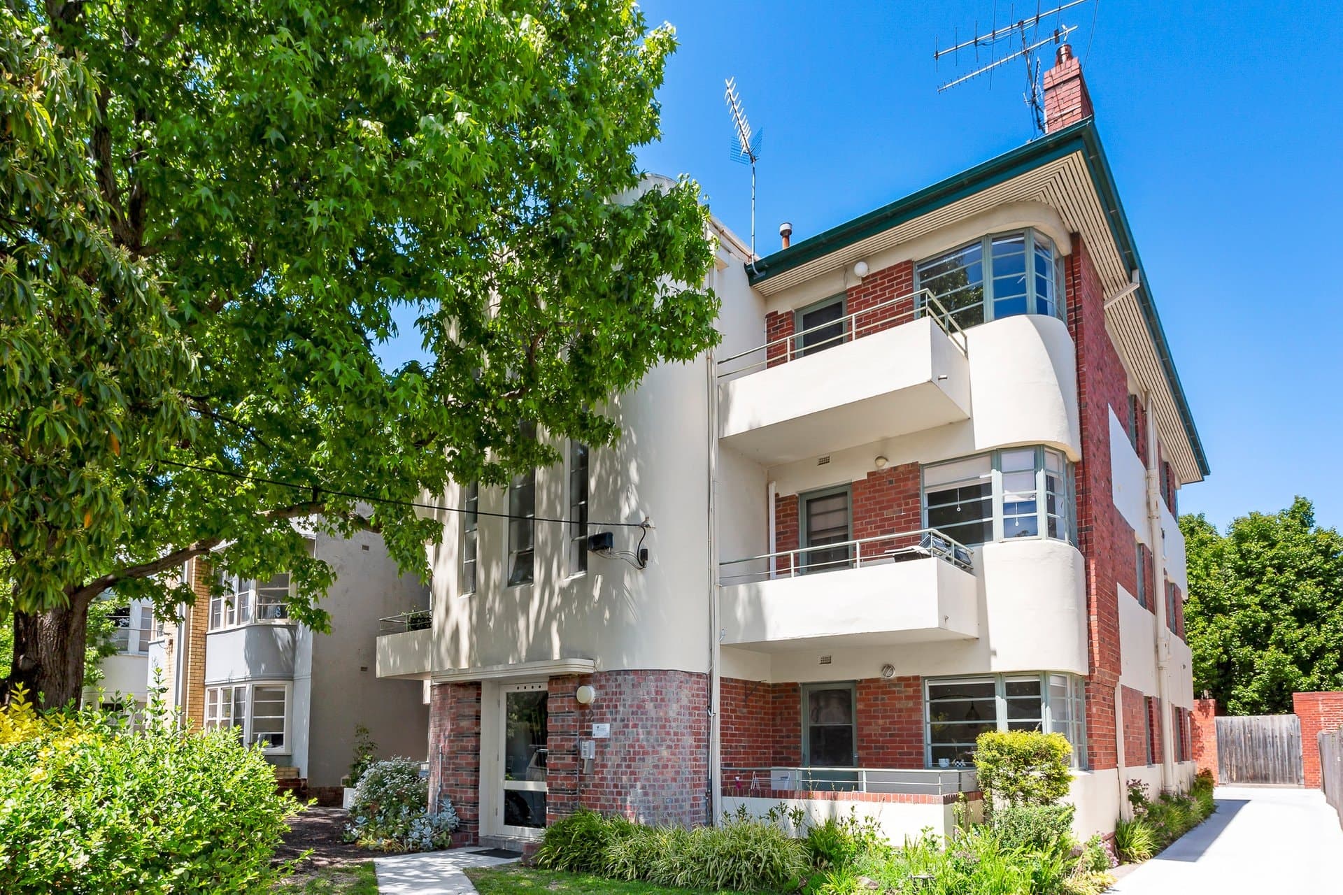 1/12 Ellesmere Road, Windsor - Thumbnail 2