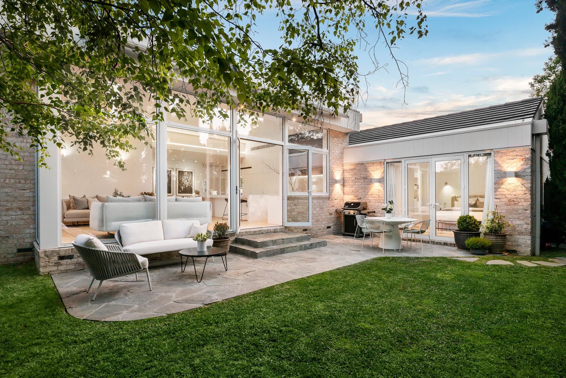 15 Cairnes Crescent, Malvern East - Thumbnail 2