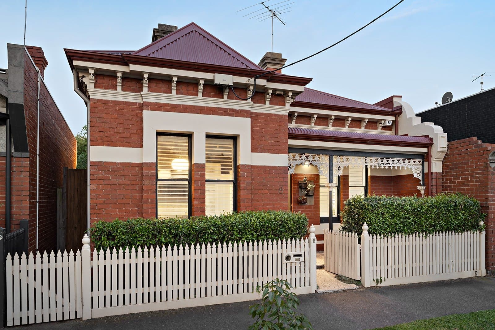 8 Kerferd Place, Albert Park - Image 1