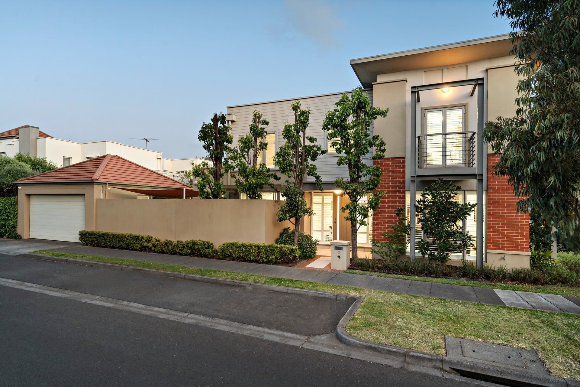 4 Hobsons Bay Parade, Port Melbourne - Image 1
