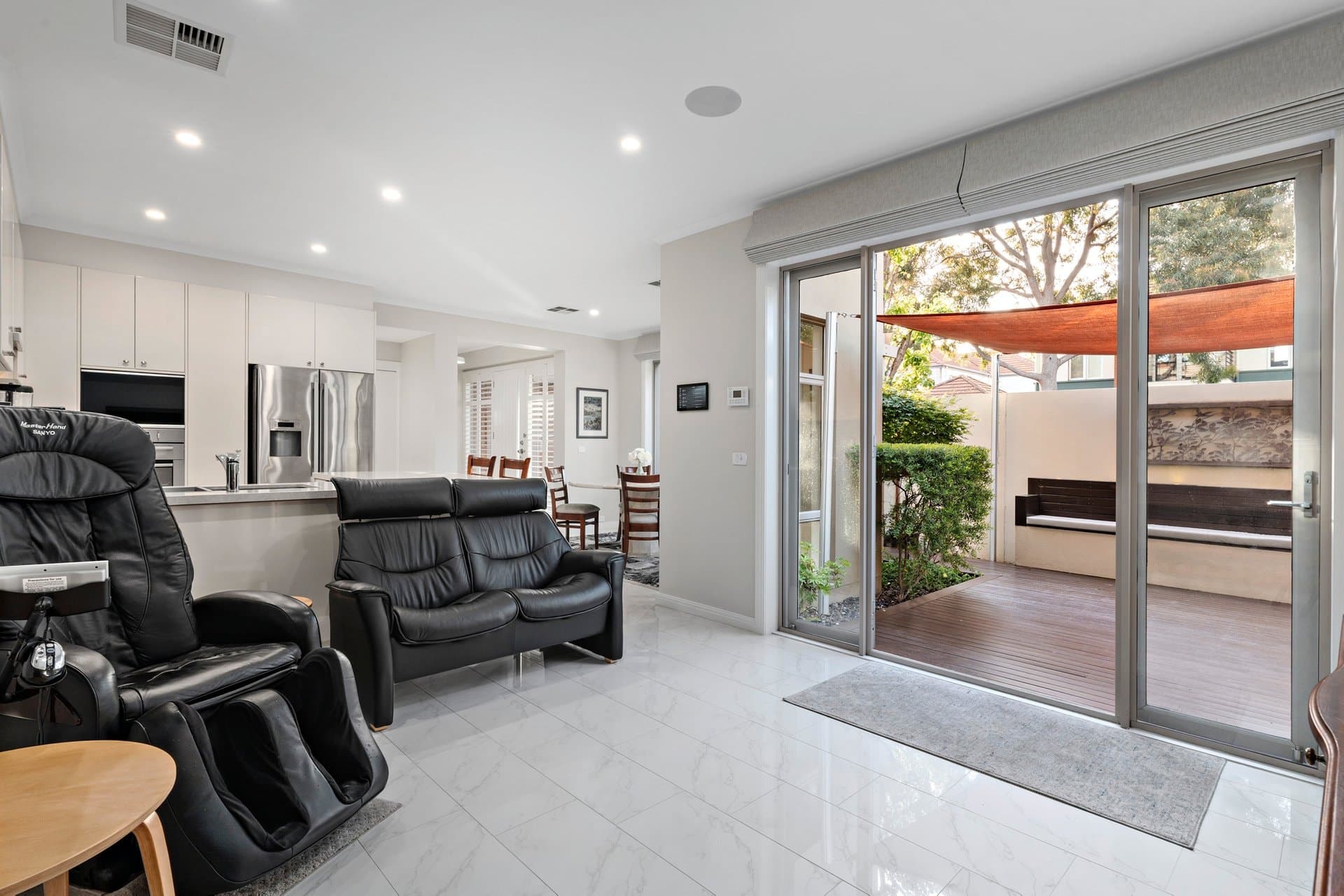 4 Hobsons Bay Parade, Port Melbourne - Thumbnail 3