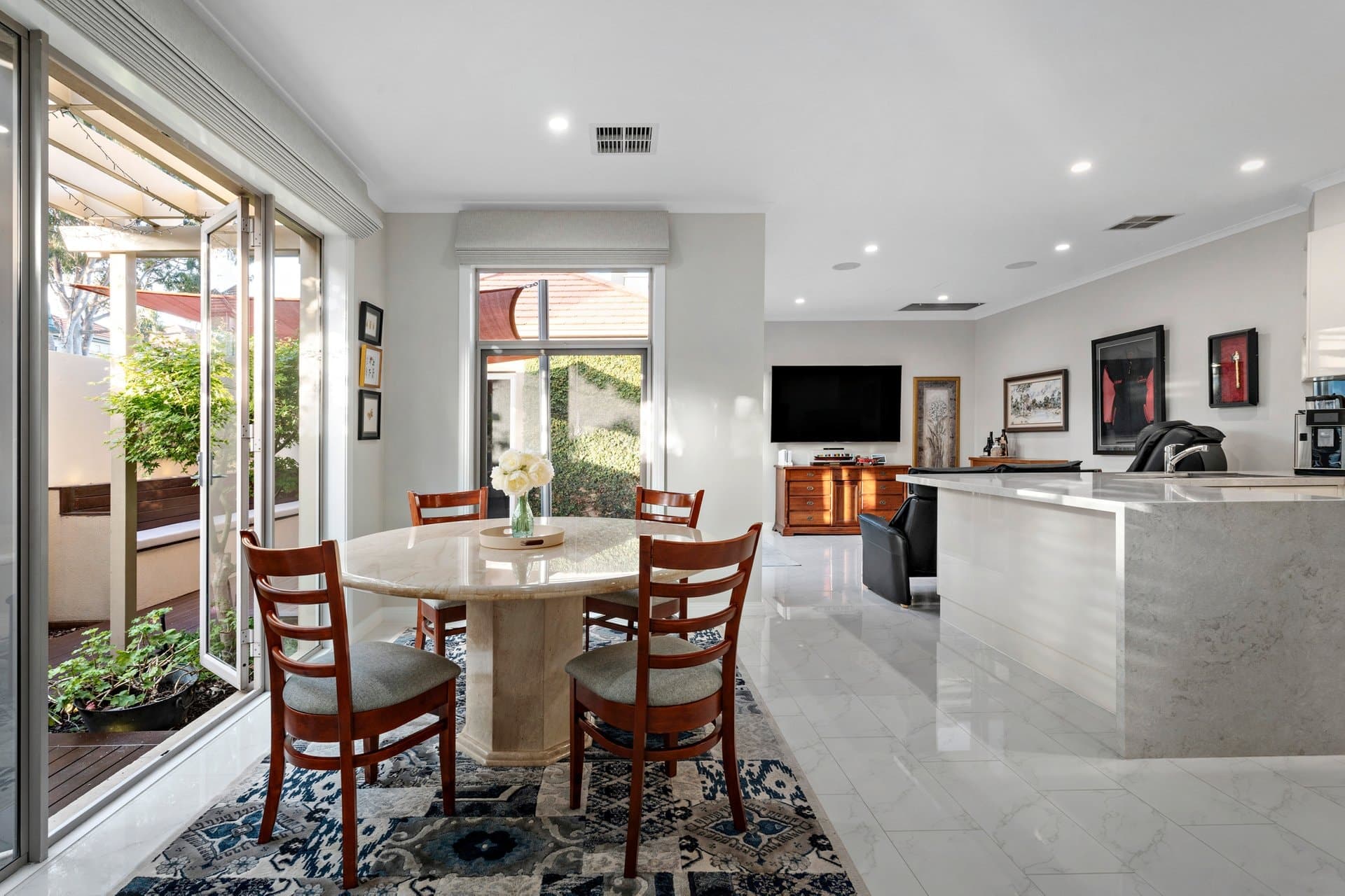 4 Hobsons Bay Parade, Port Melbourne - Thumbnail 4