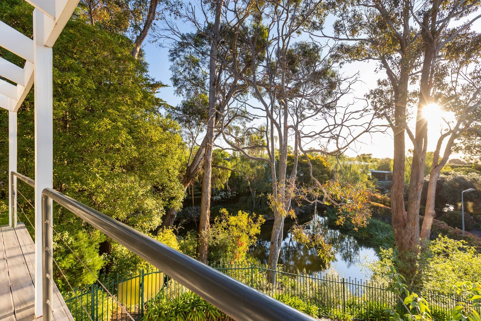 3 Sanctuary Close, Balwyn - Thumbnail 2