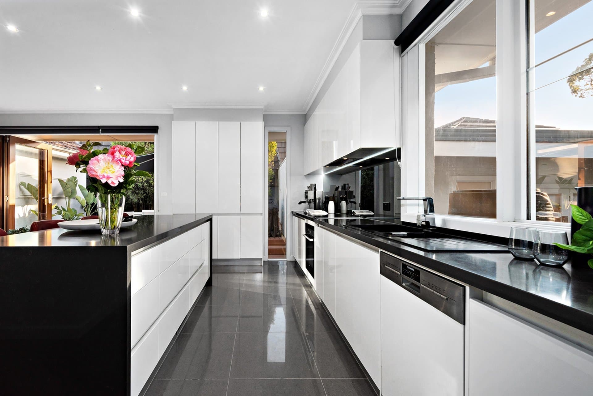 68 Iona Street, Black Rock - Thumbnail 4