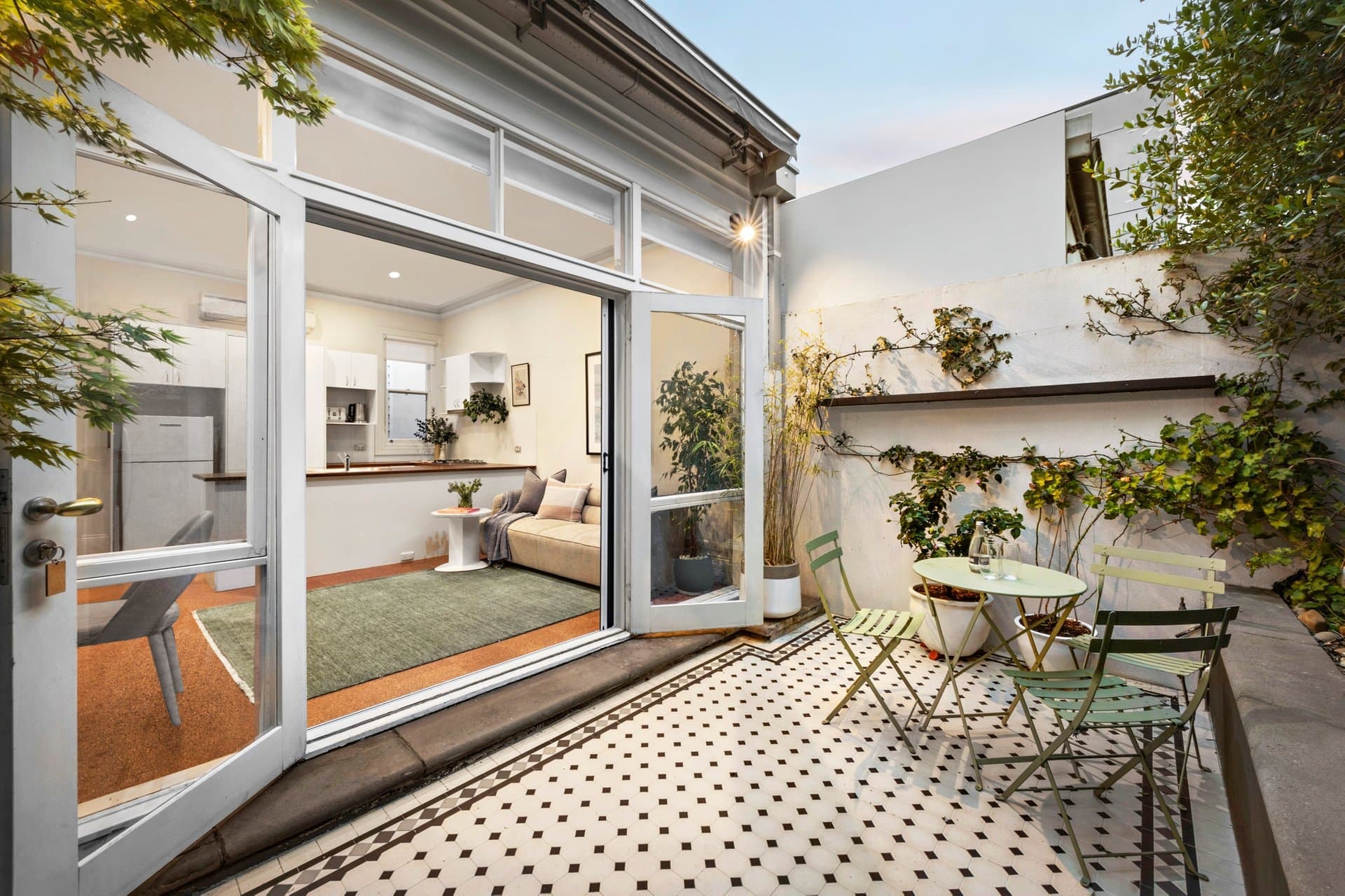 28 Herbert Place, Albert Park - Thumbnail 2