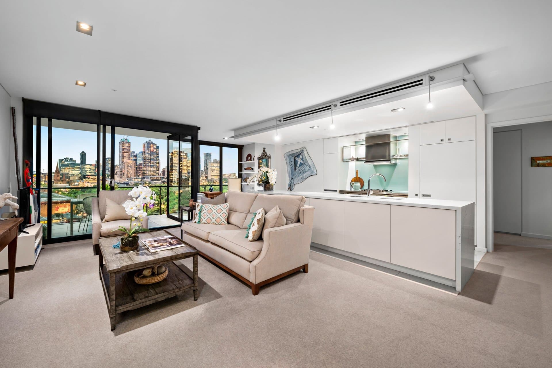 1402/250 St Kilda Road, Southbank - Thumbnail 3