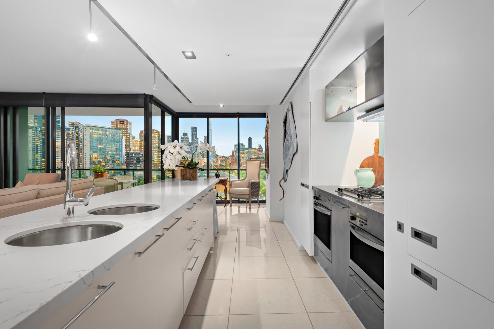 1402/250 St Kilda Road, Southbank - Thumbnail 5