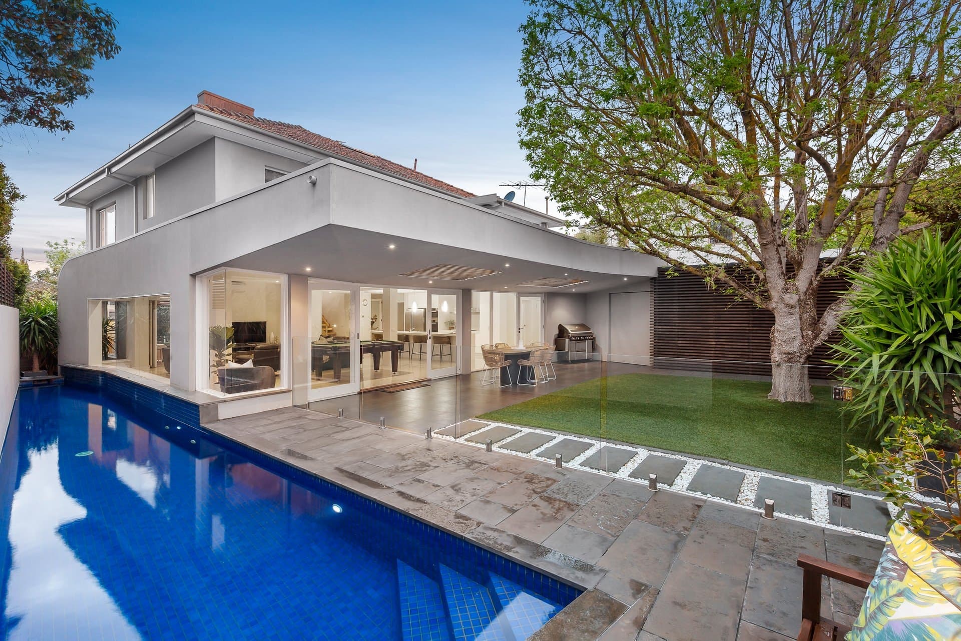 2 Royston Court, Kew - Image 1
