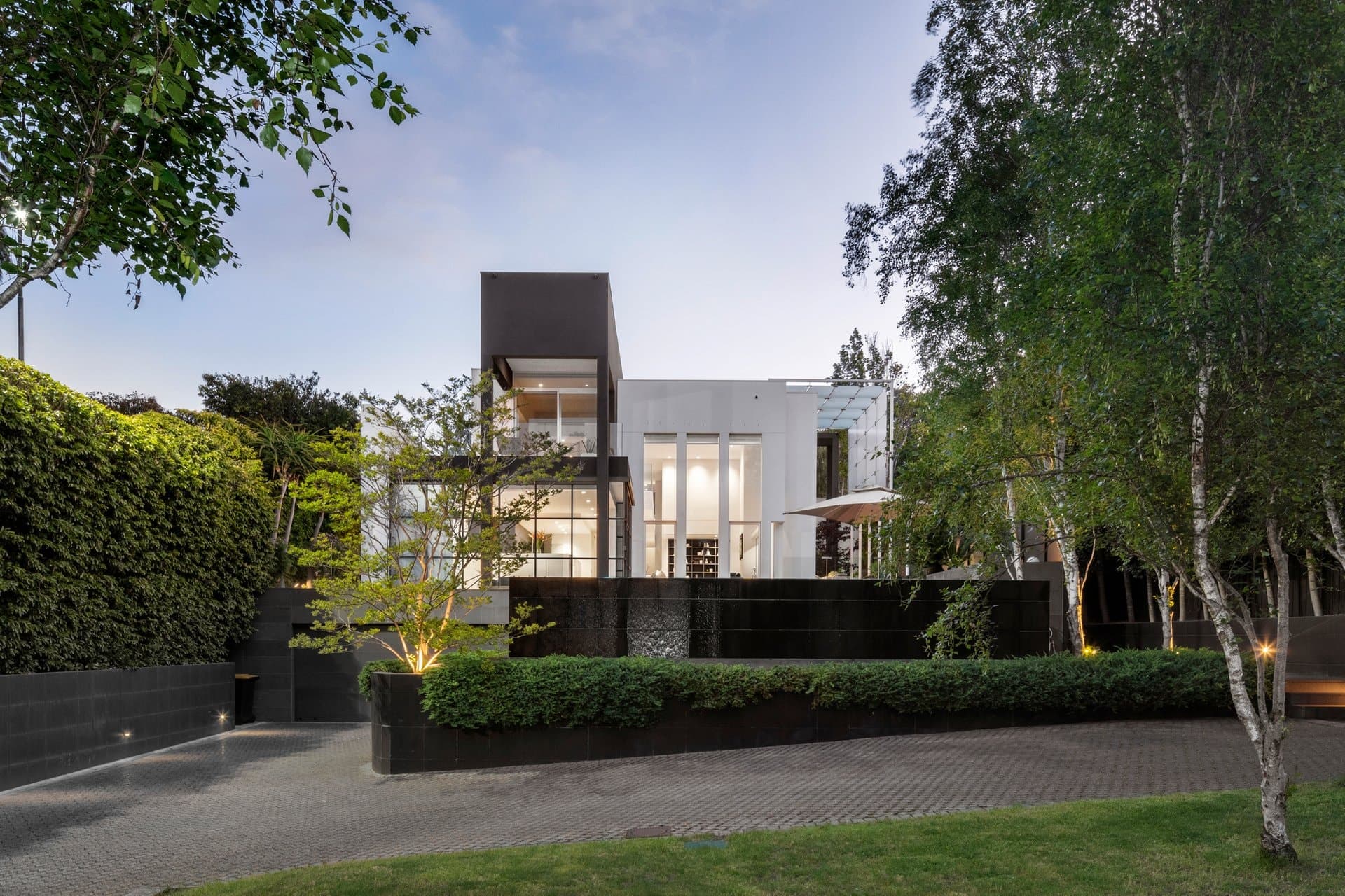 14 Linlithgow Road, Toorak - Thumbnail 2