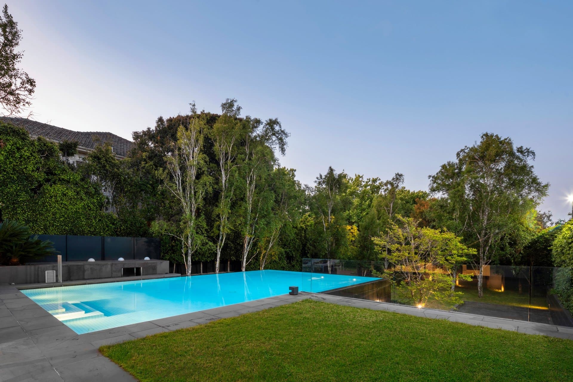 14 Linlithgow Road, Toorak - Thumbnail 3