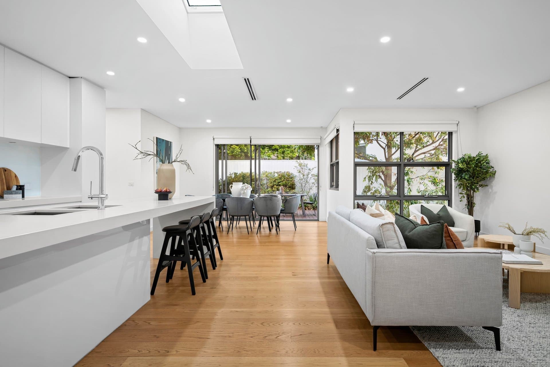 9 Linnaker Place, Kew - Thumbnail 3