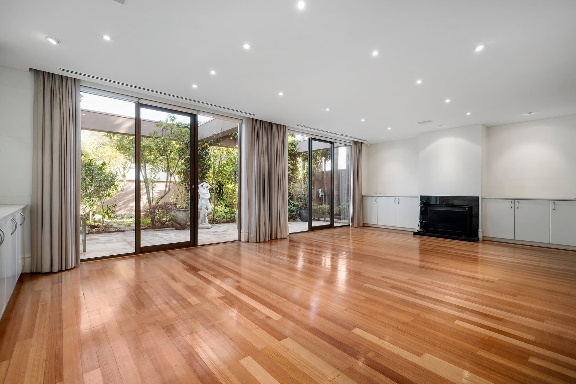 16 Polo Parade, Caulfield North - Thumbnail 2