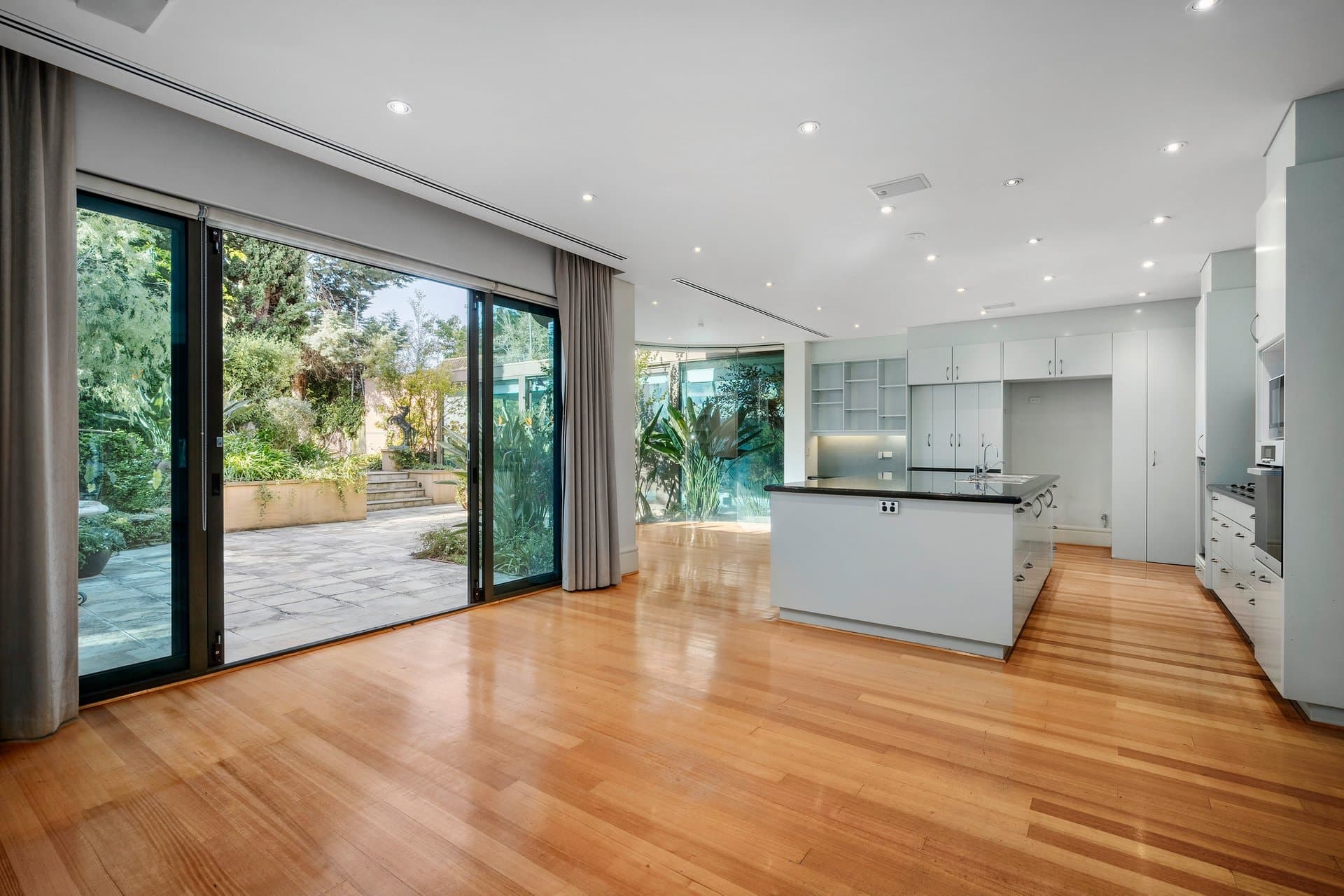 16 Polo Parade, Caulfield North - Thumbnail 3
