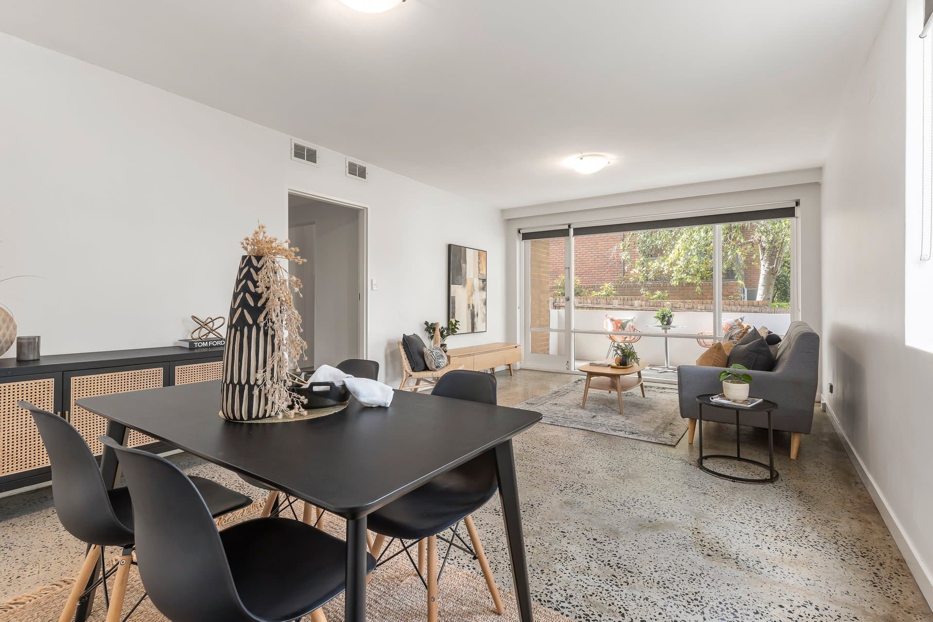 2/411 Toorak Road, Toorak - Thumbnail 2