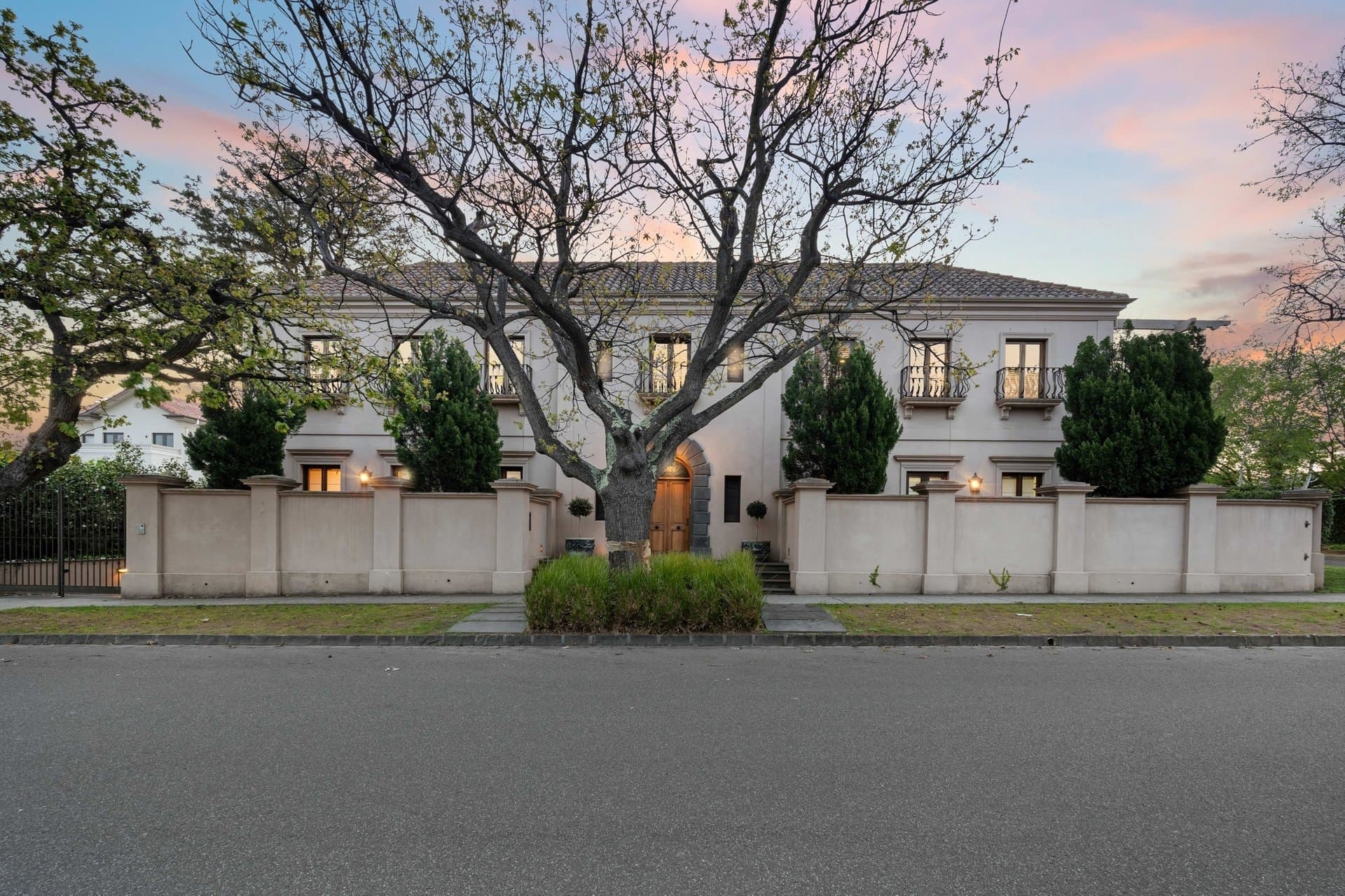 Penthouse 9 Heyington Place, Toorak - Image 1