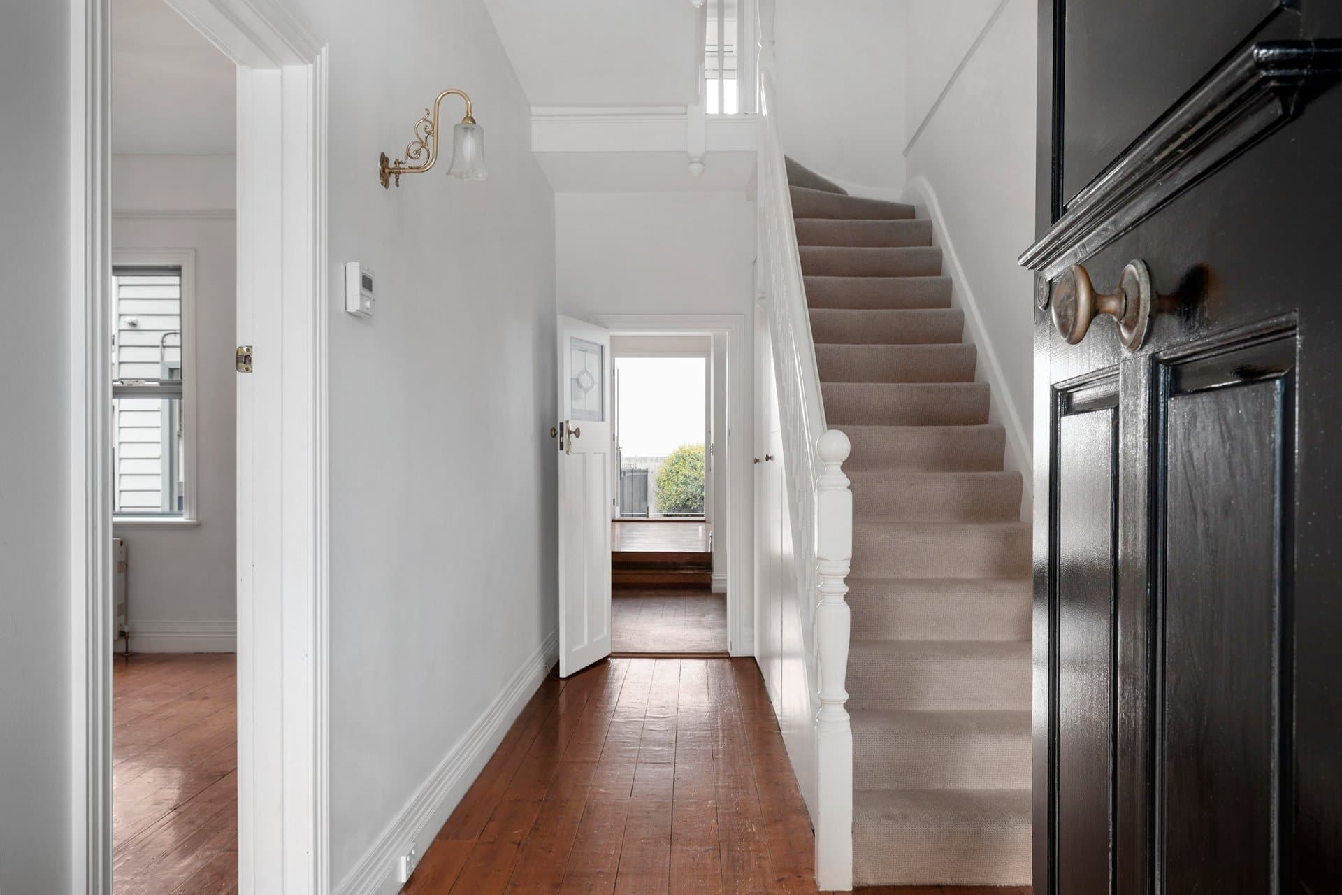 1 Seaview Avenue, Brighton - Thumbnail 2
