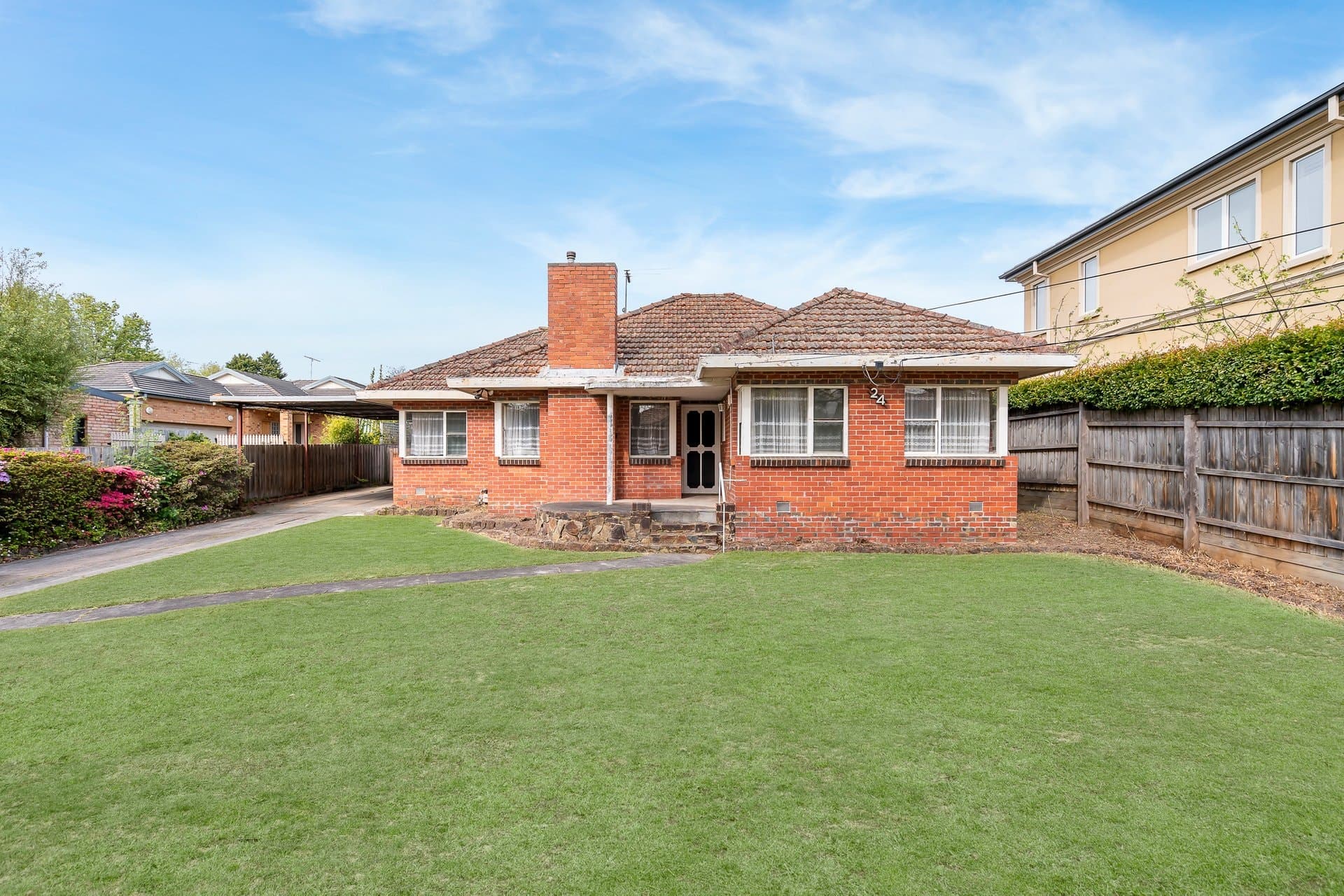 24 Pine Street, Surrey Hills - Thumbnail 2