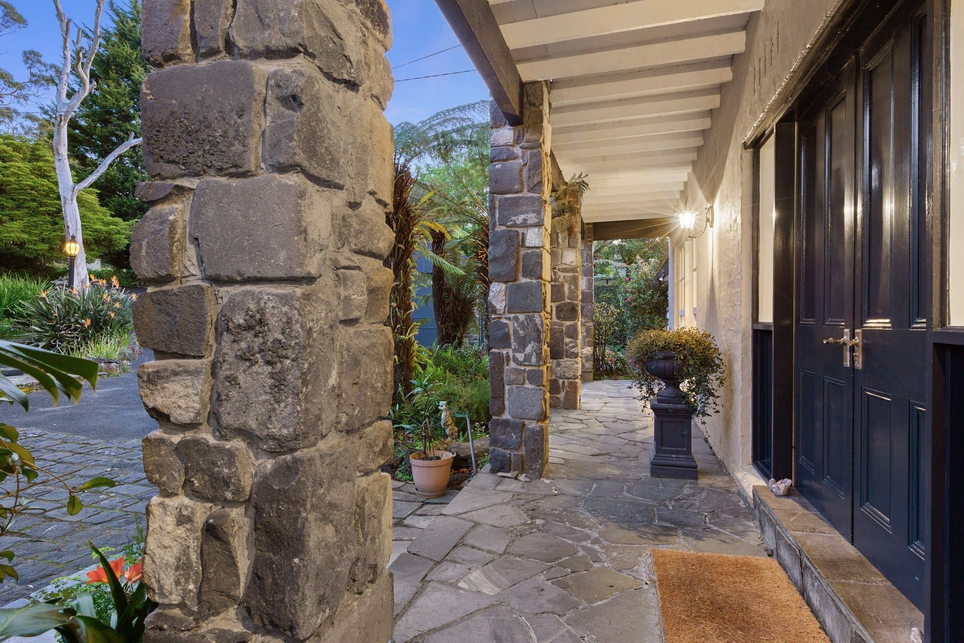 33 Bellbird Road, Mount Eliza - Thumbnail 2