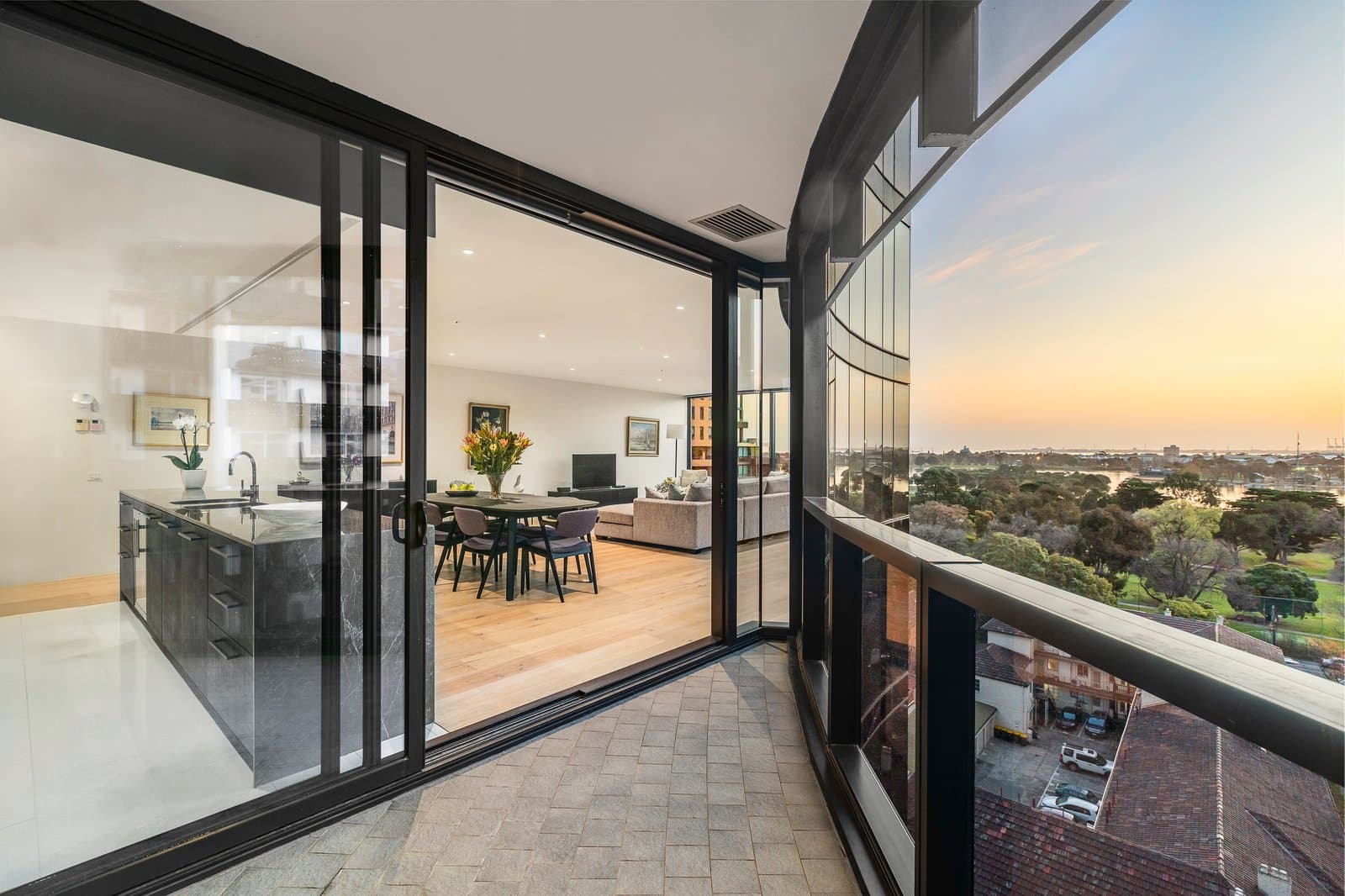 1003/454 St Kilda Road, Melbourne - Thumbnail 4