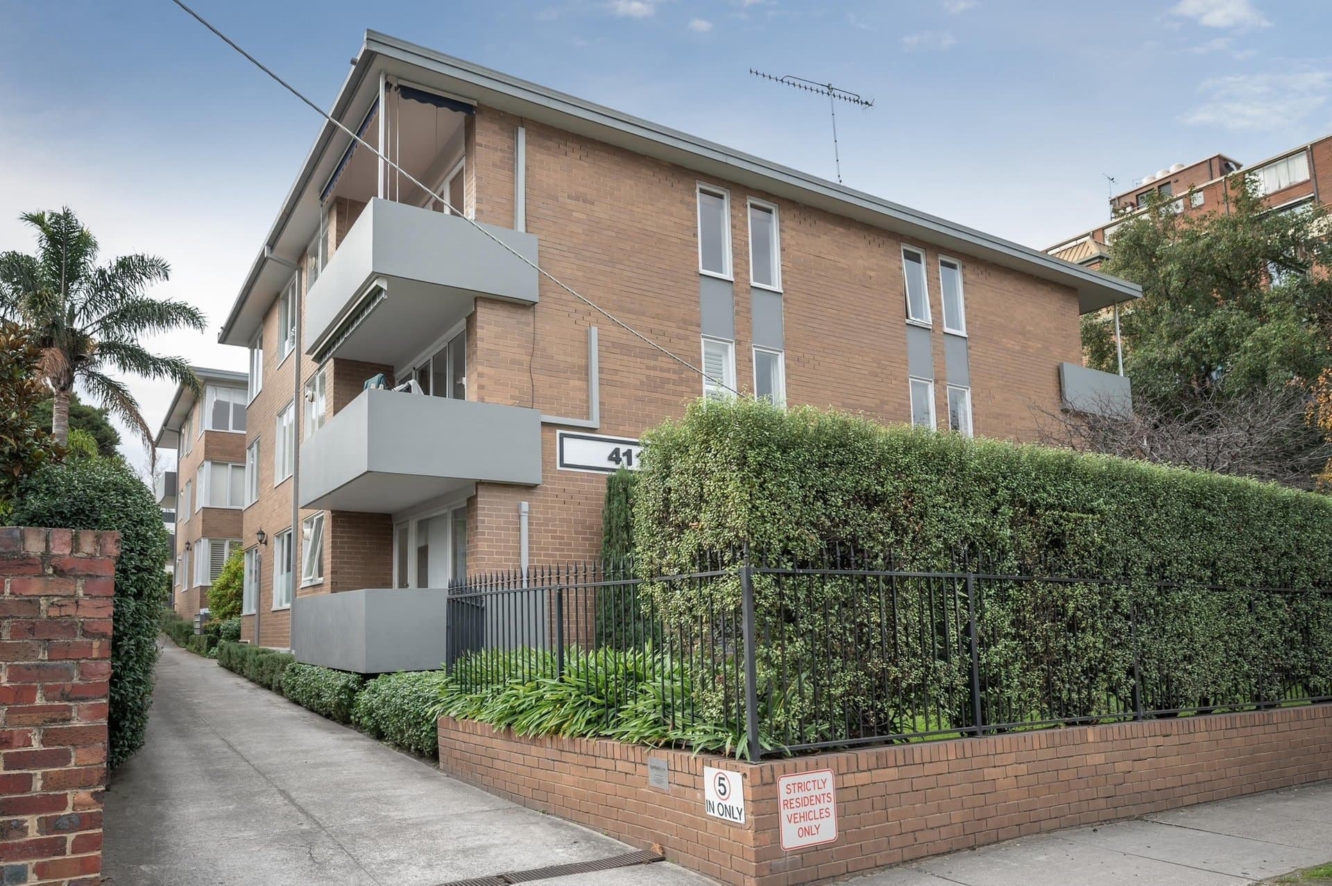 11/411 Toorak Road, Toorak - Image 1
