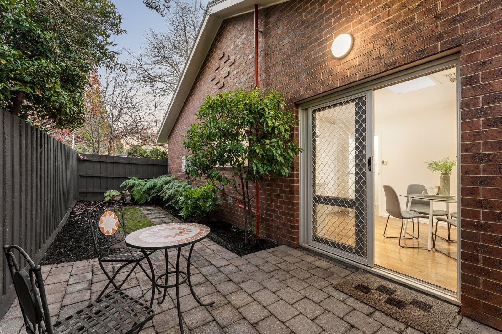 1/15 Essex Road, Surrey Hills - Thumbnail 7