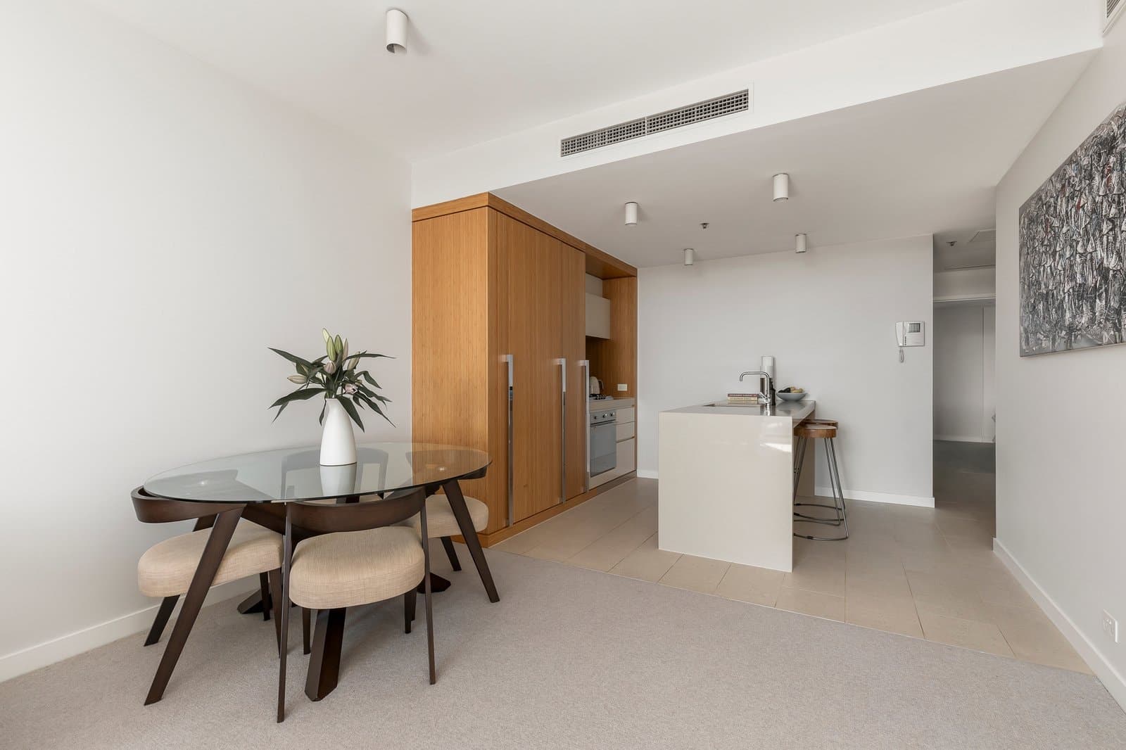 901/1 Clara Street, South Yarra - Thumbnail 4