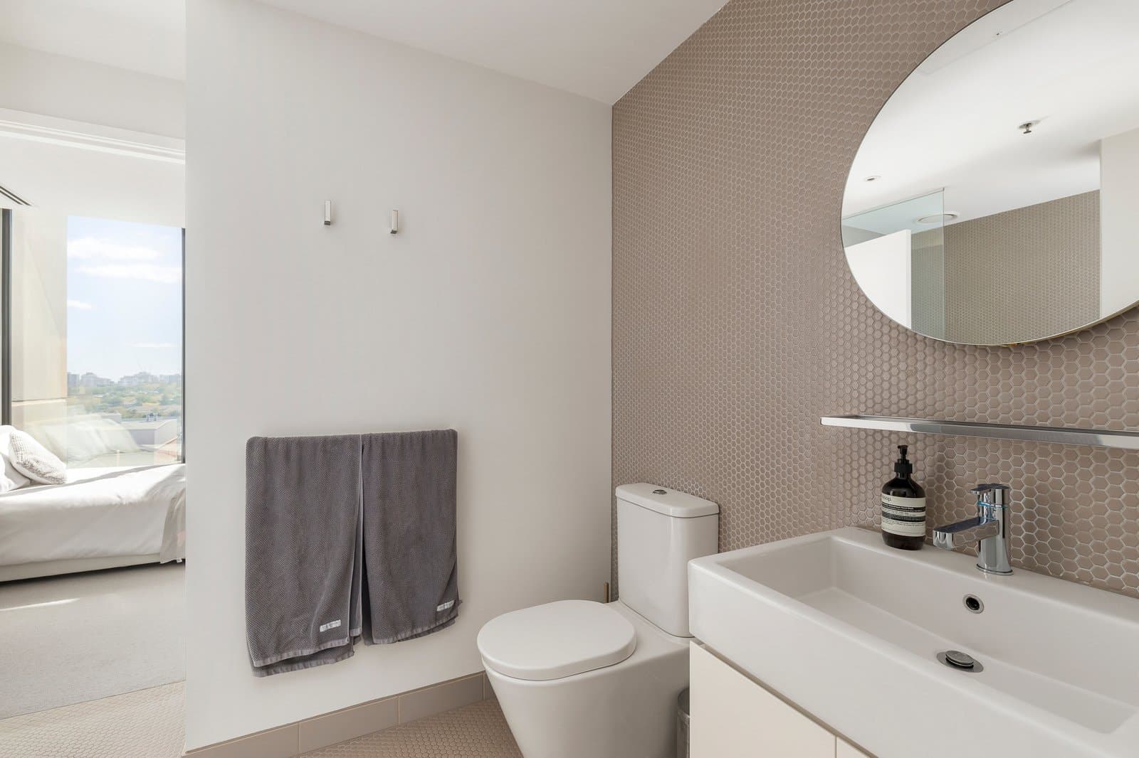 901/1 Clara Street, South Yarra - Thumbnail 8
