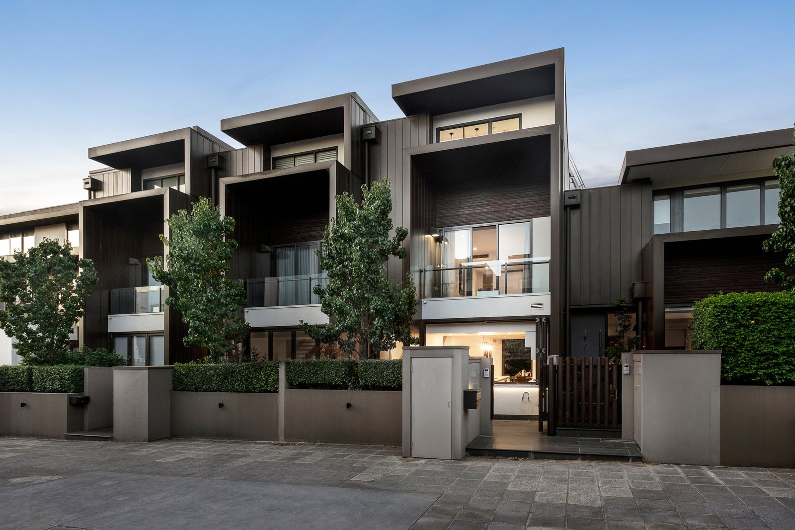 3 Pin Oak Court, Canterbury - Image 1