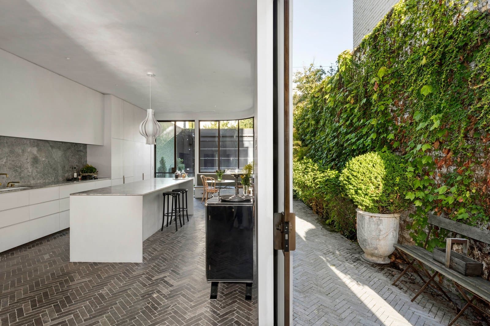 66 Park Street, South Yarra - Thumbnail 8