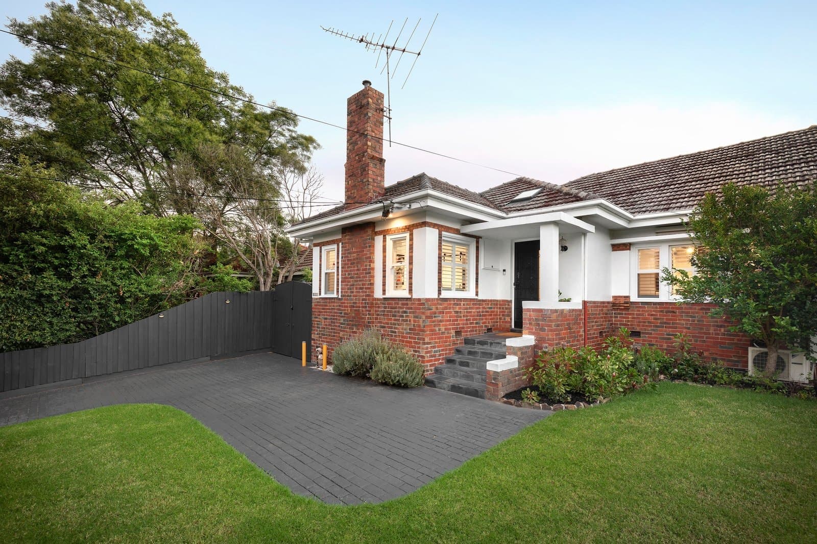 1990 Malvern Road, Malvern East - Image 1