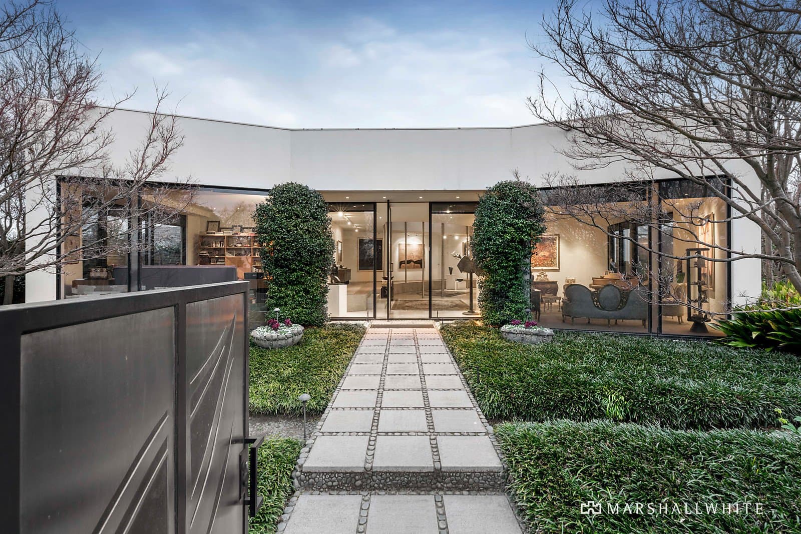 2 Crestmont Court, Toorak - Image 1