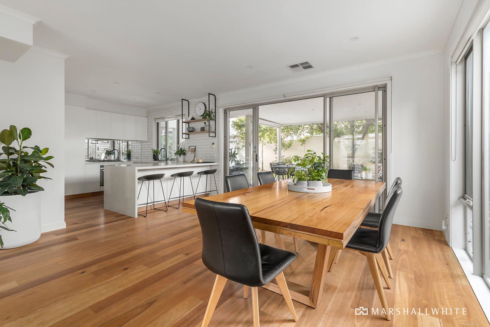 138 Beach Street, Port Melbourne - Thumbnail 4