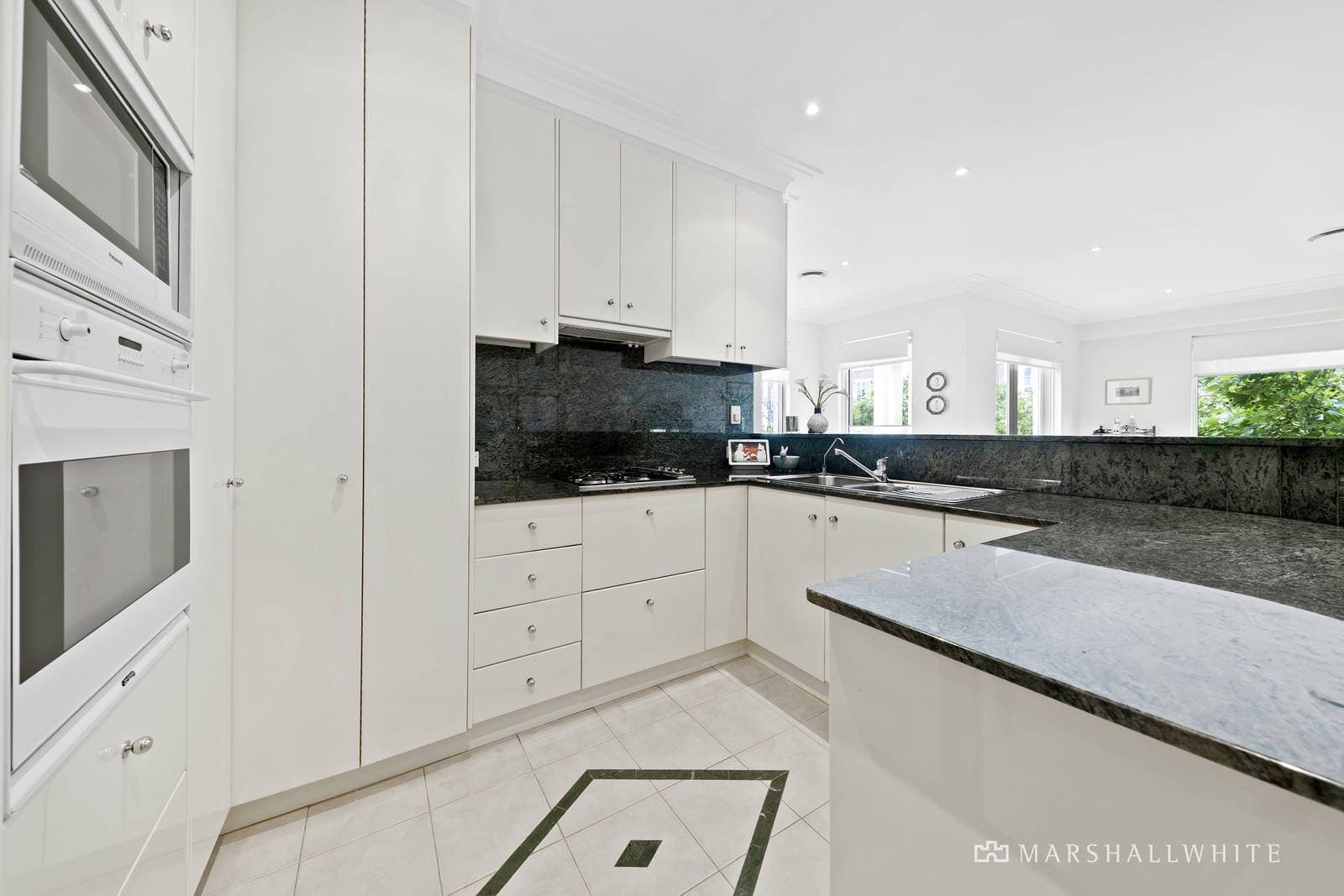 9/391 Toorak Road, South Yarra - Thumbnail 2