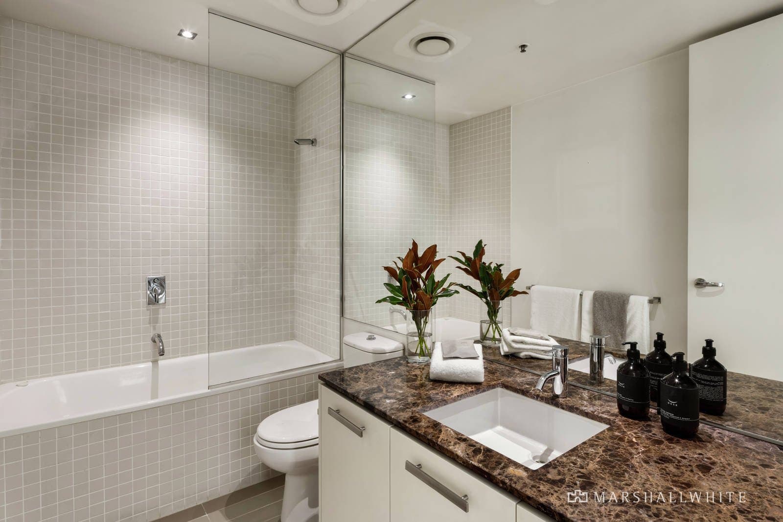 202/1 Roy Street, Melbourne - Thumbnail 4