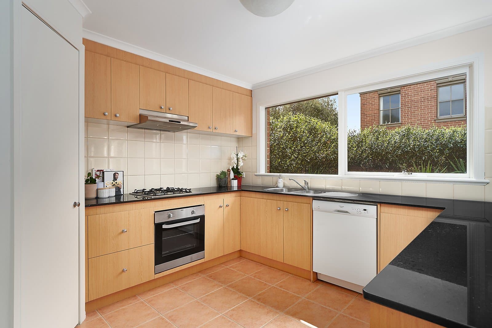 1/20 Takapuna Street, Caulfield South - Thumbnail 4