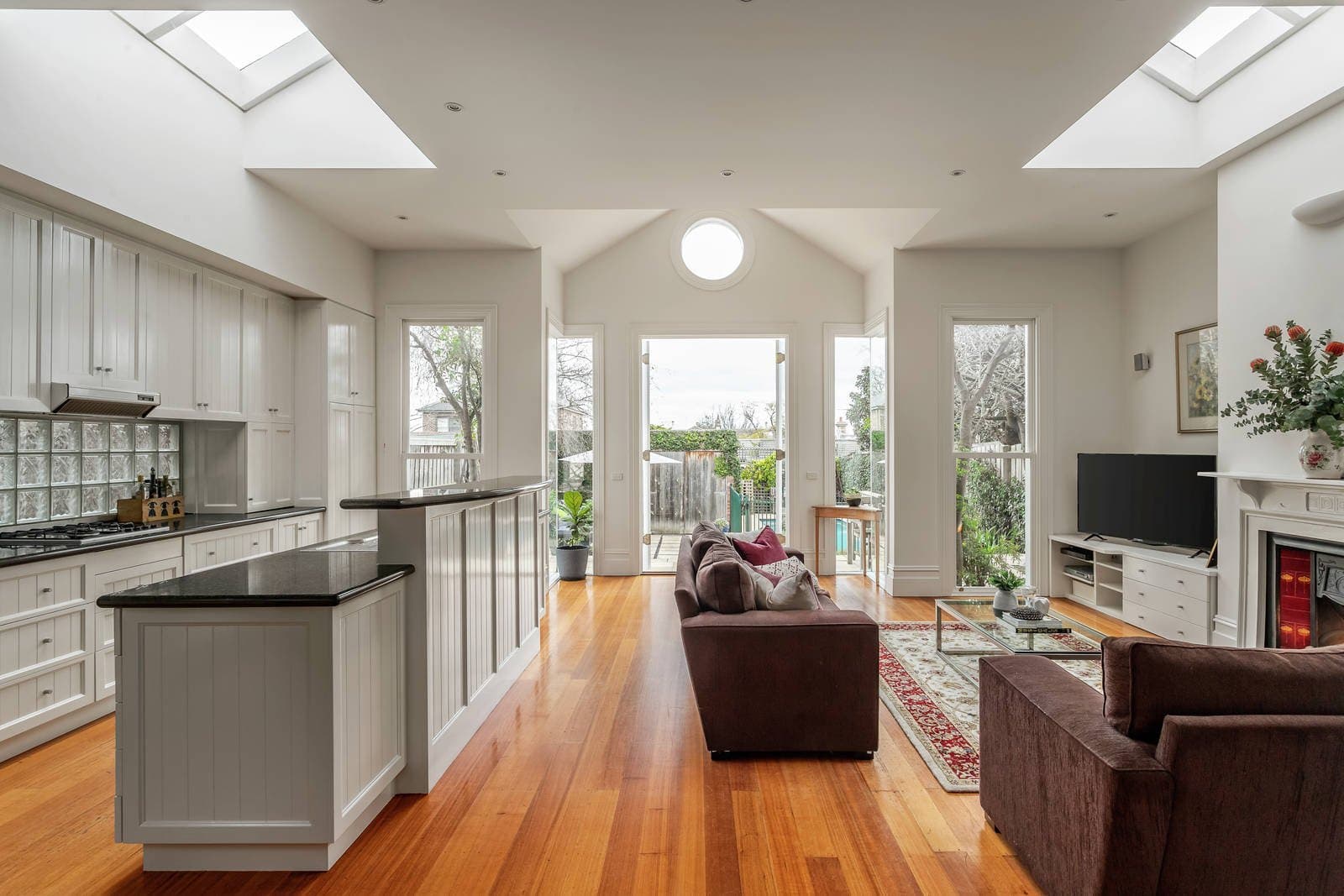 16 Lyndhurst Crescent, Hawthorn - Thumbnail 4