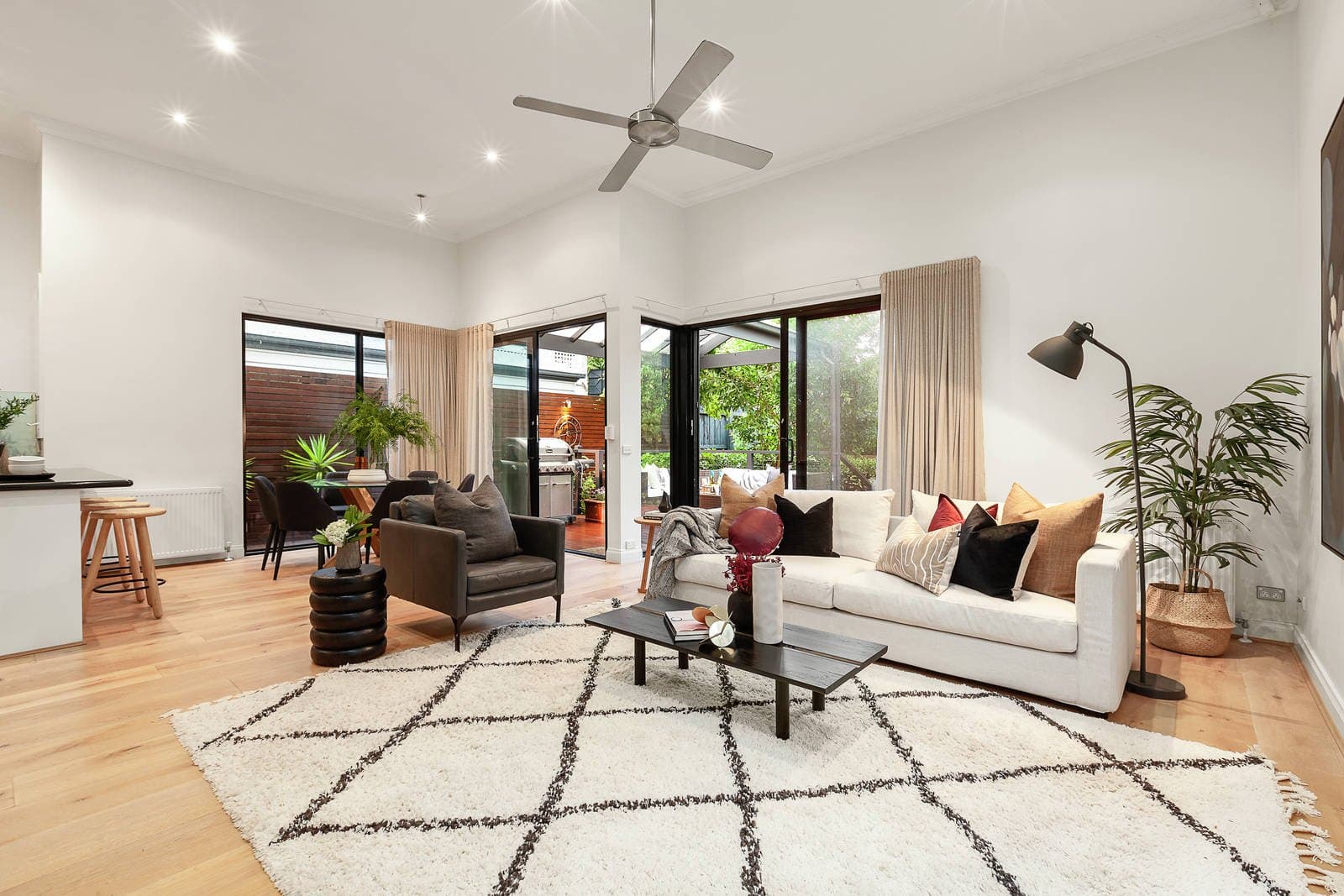 8 Johnson Street, Hawthorn - Thumbnail 2
