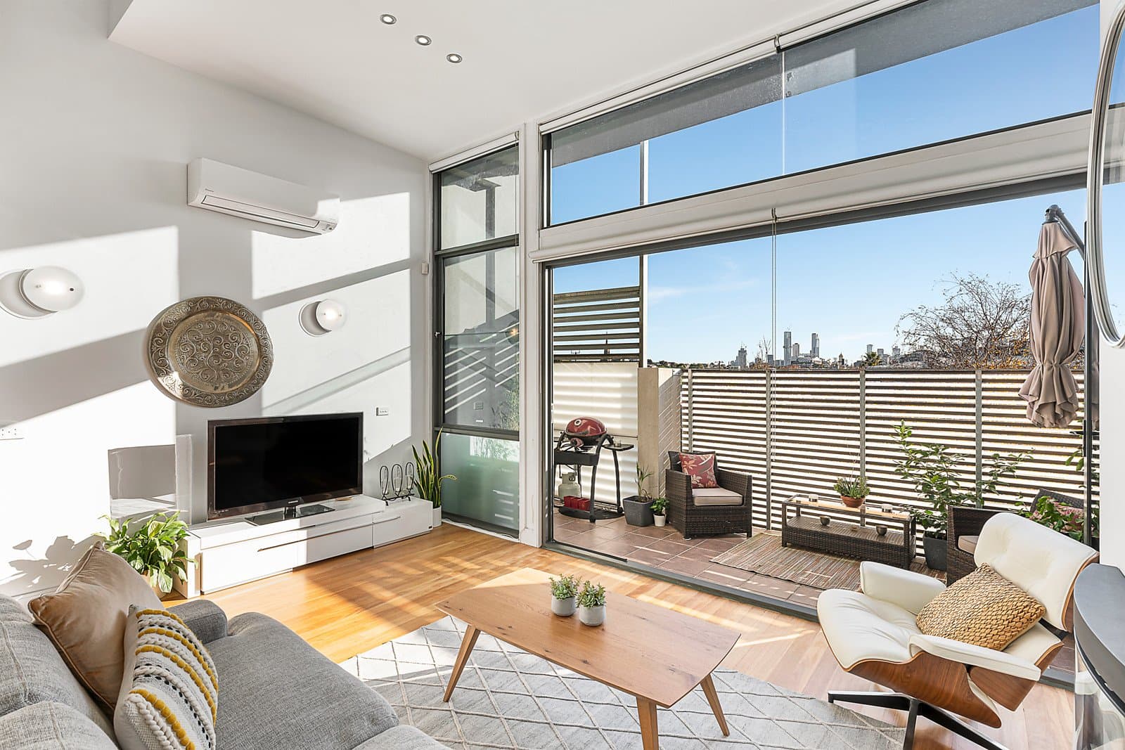 6 Birch Square, Richmond - Image 1