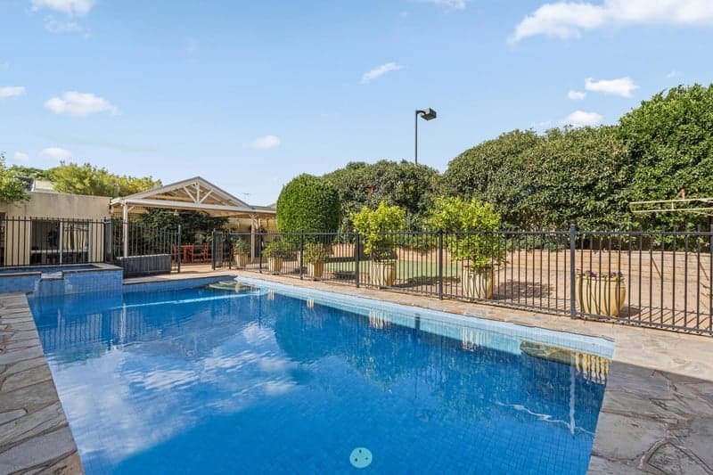 8 Laurence Street, Lower Mitcham - Thumbnail 3