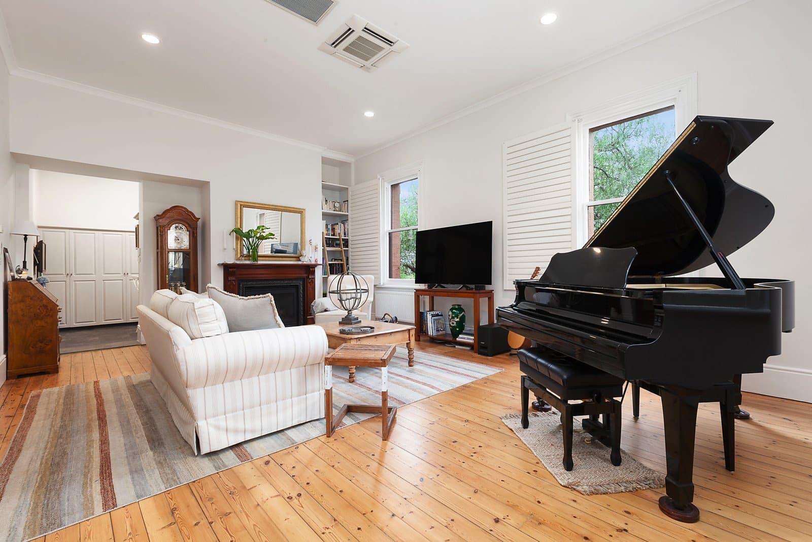 206 Wiltshire Drive, Kew - Thumbnail 2
