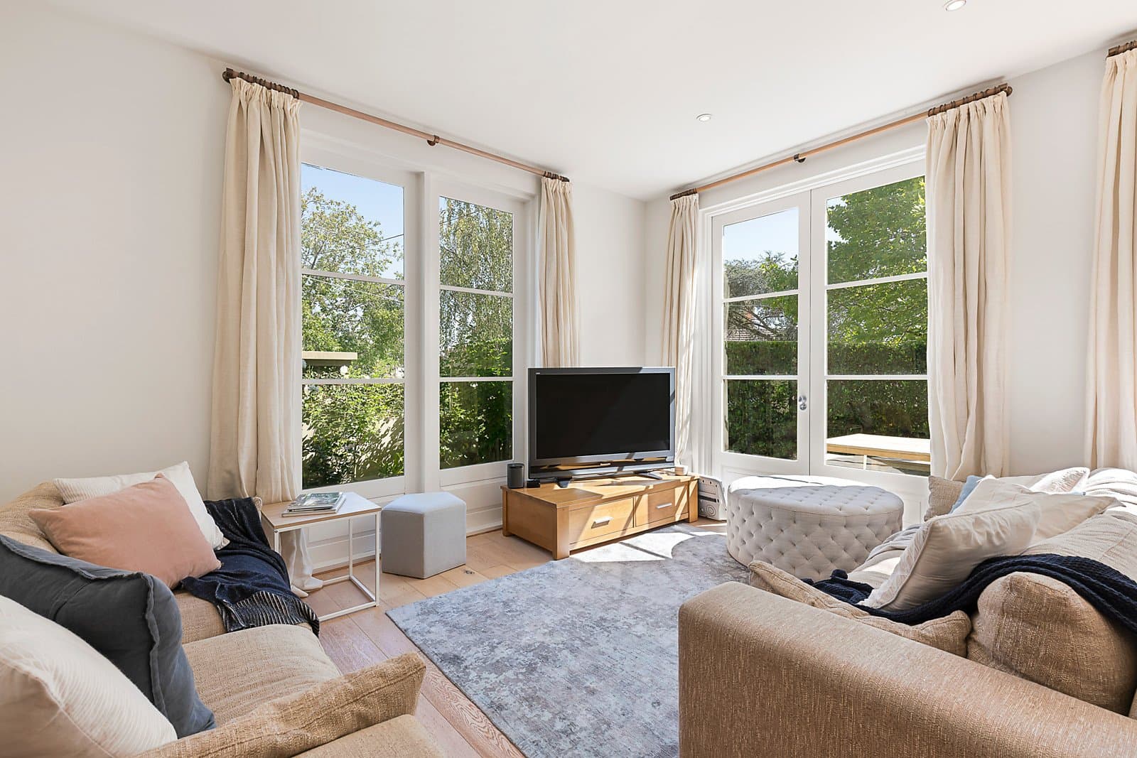 11 Torresdale Court, Toorak - Thumbnail 3