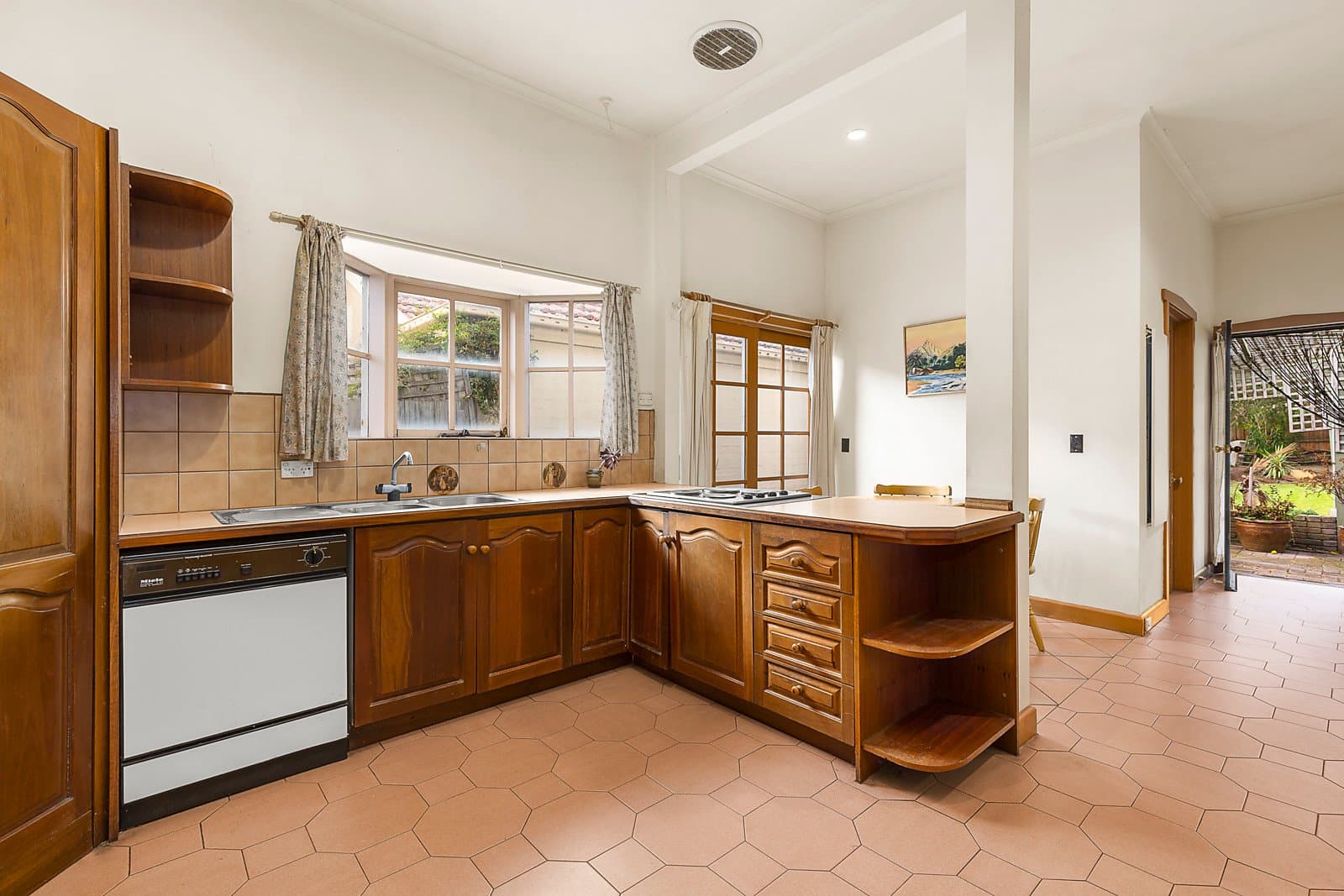 99 Thomas Street, Hampton - Thumbnail 7